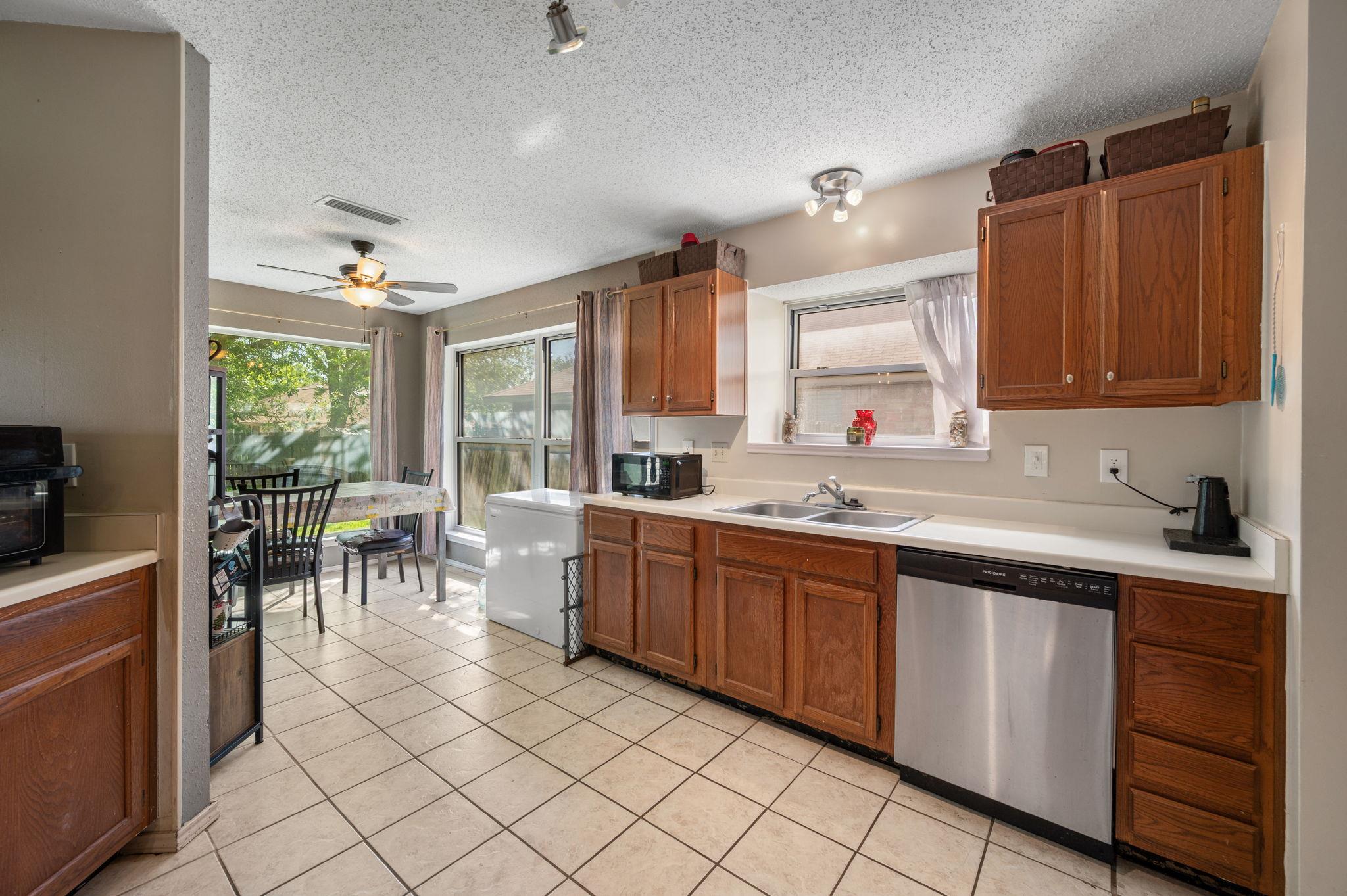 604 Battlecreek Ln, Leander, TX 78641