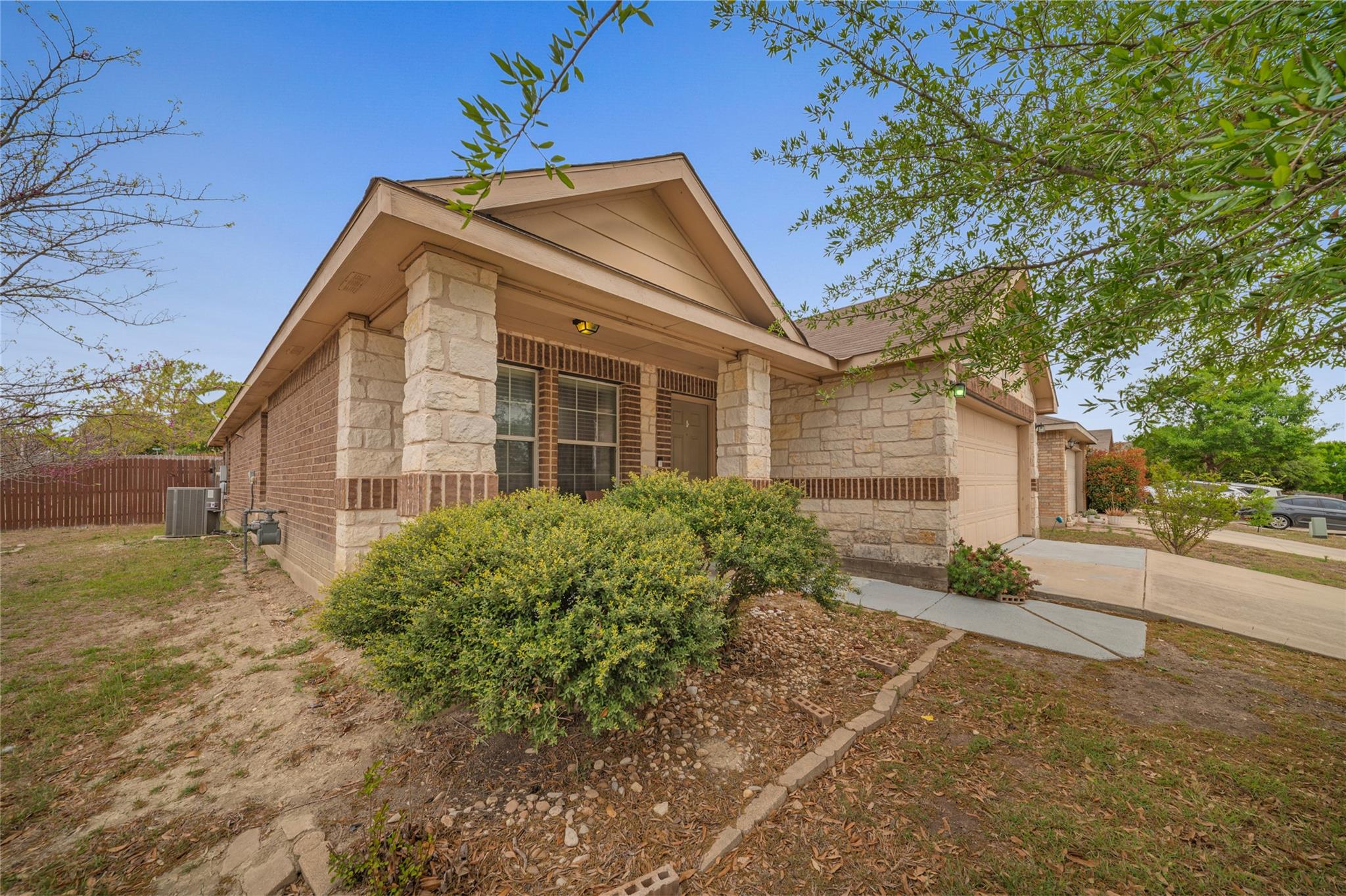 111 Lynn Crest Bnd, Buda, TX 78610