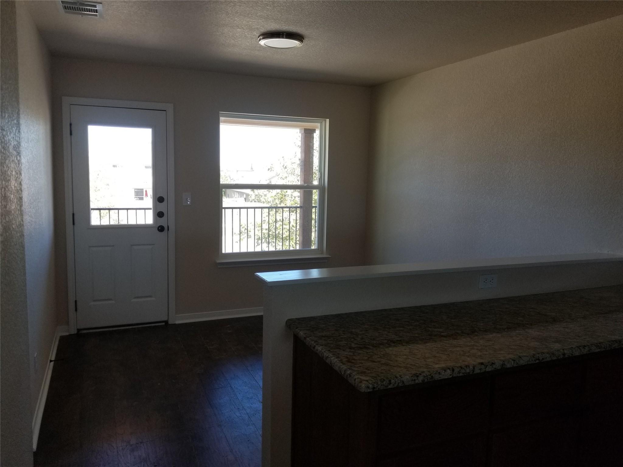 92 Sandstone Dr # B, Jarrell, TX 76537