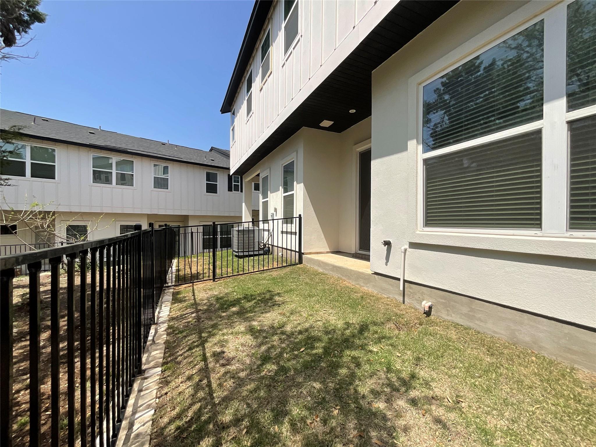 12001 Vista Parke Dr # 203, Austin, TX 78726