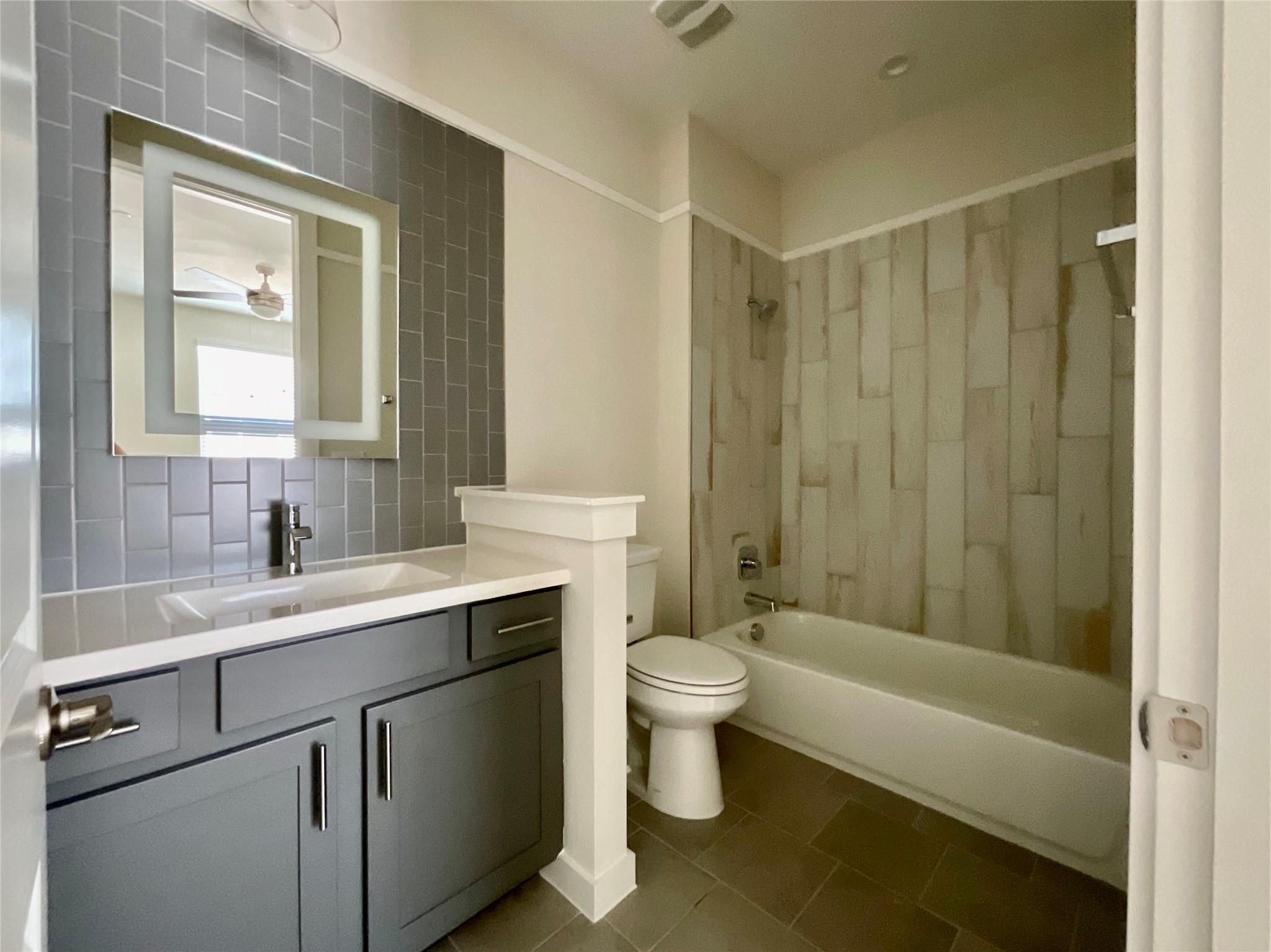 12001 Vista Parke Dr # 203, Austin, TX 78726