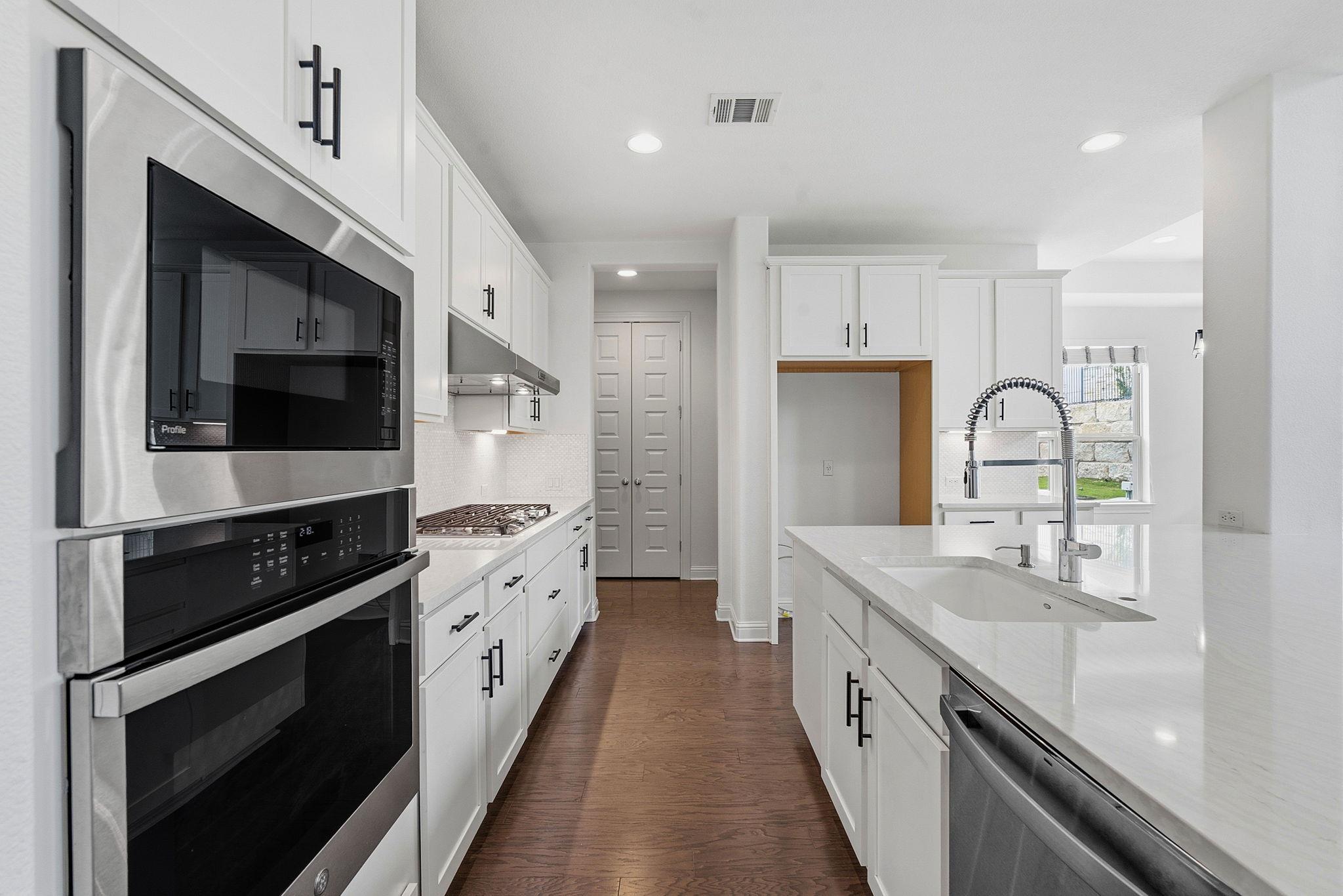 2405 Cades Spirit Bnd # 105, Austin, TX 78738