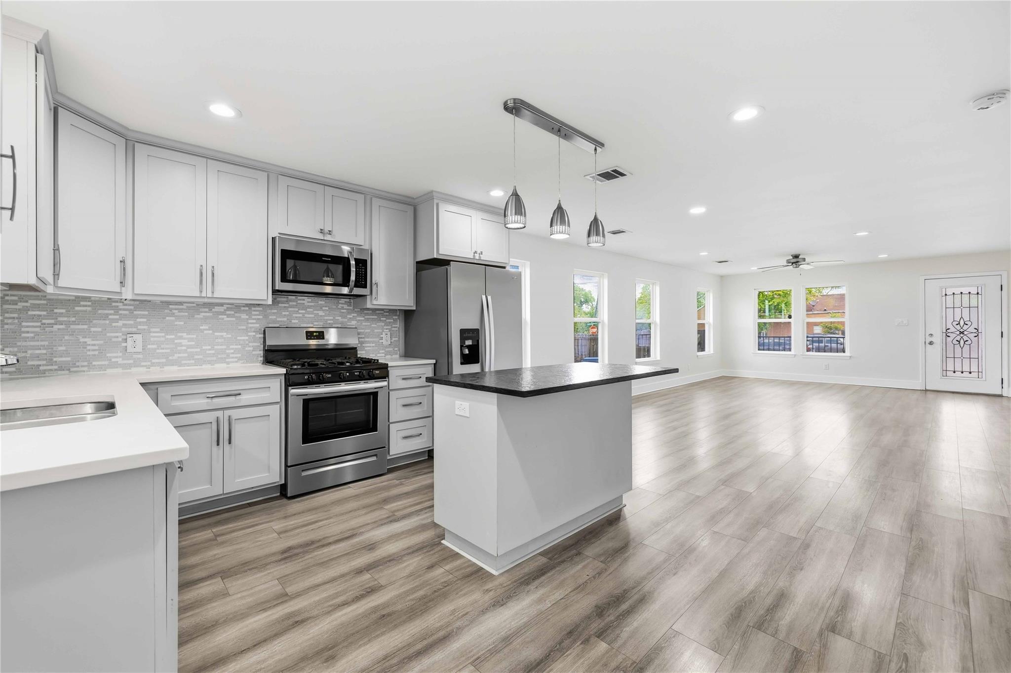 400 Booth St, Taylor, TX 76574