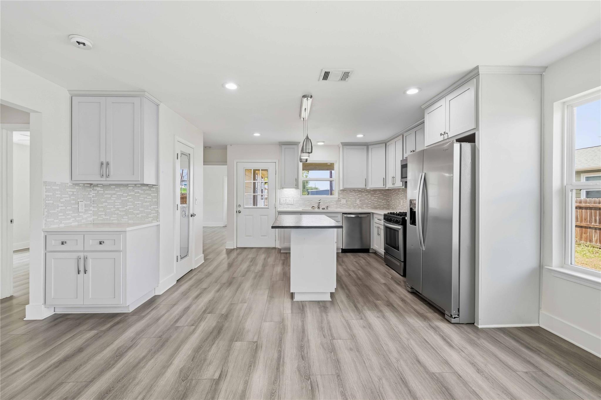 400 Booth St, Taylor, TX 76574