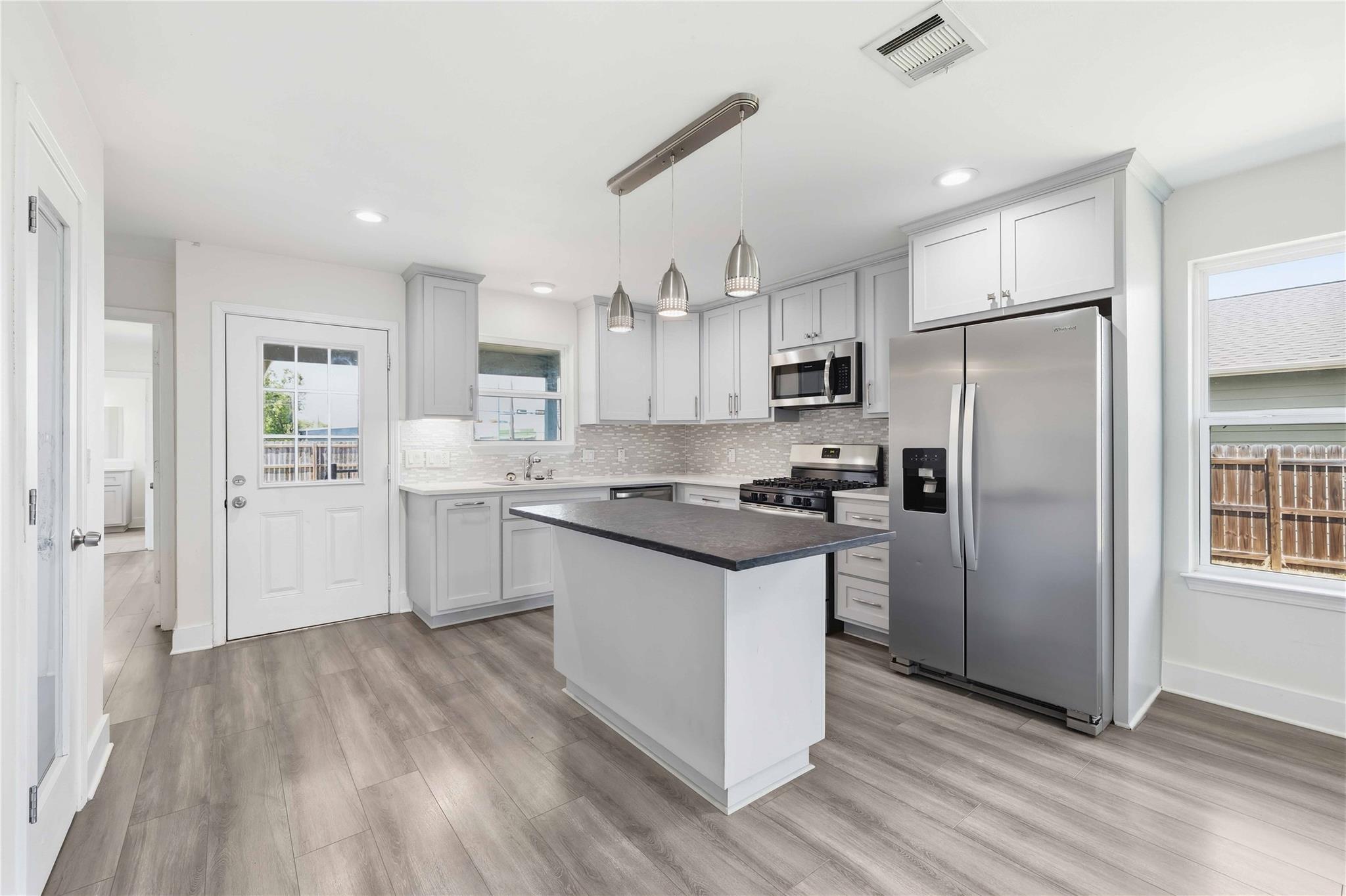 400 Booth St, Taylor, TX 76574