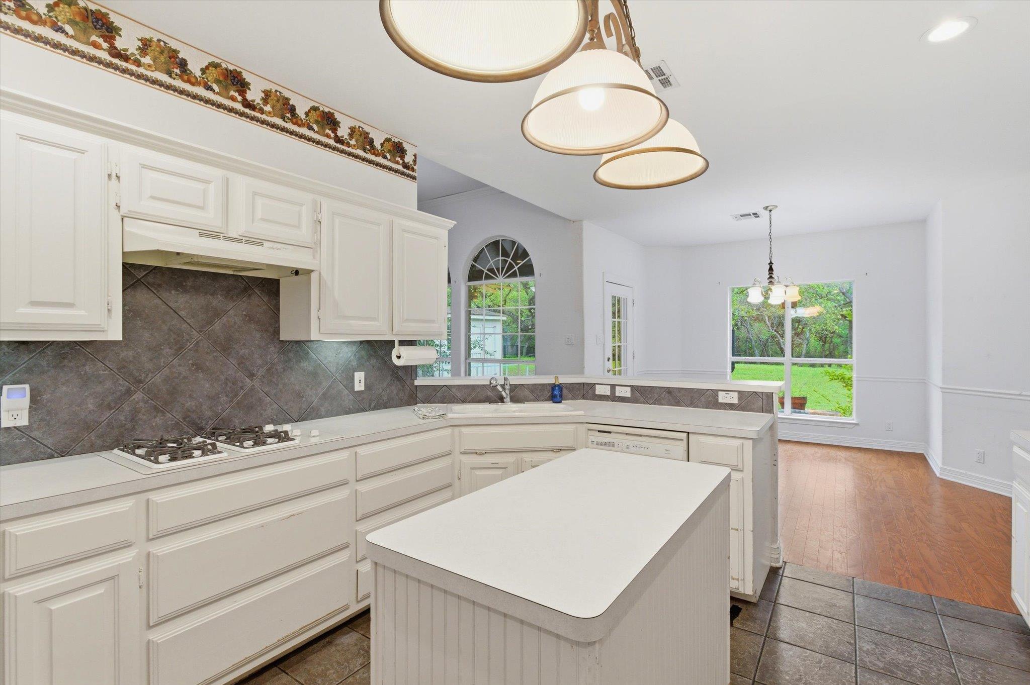 14 Lone Oak Trl, Sunset Valley, TX 78745