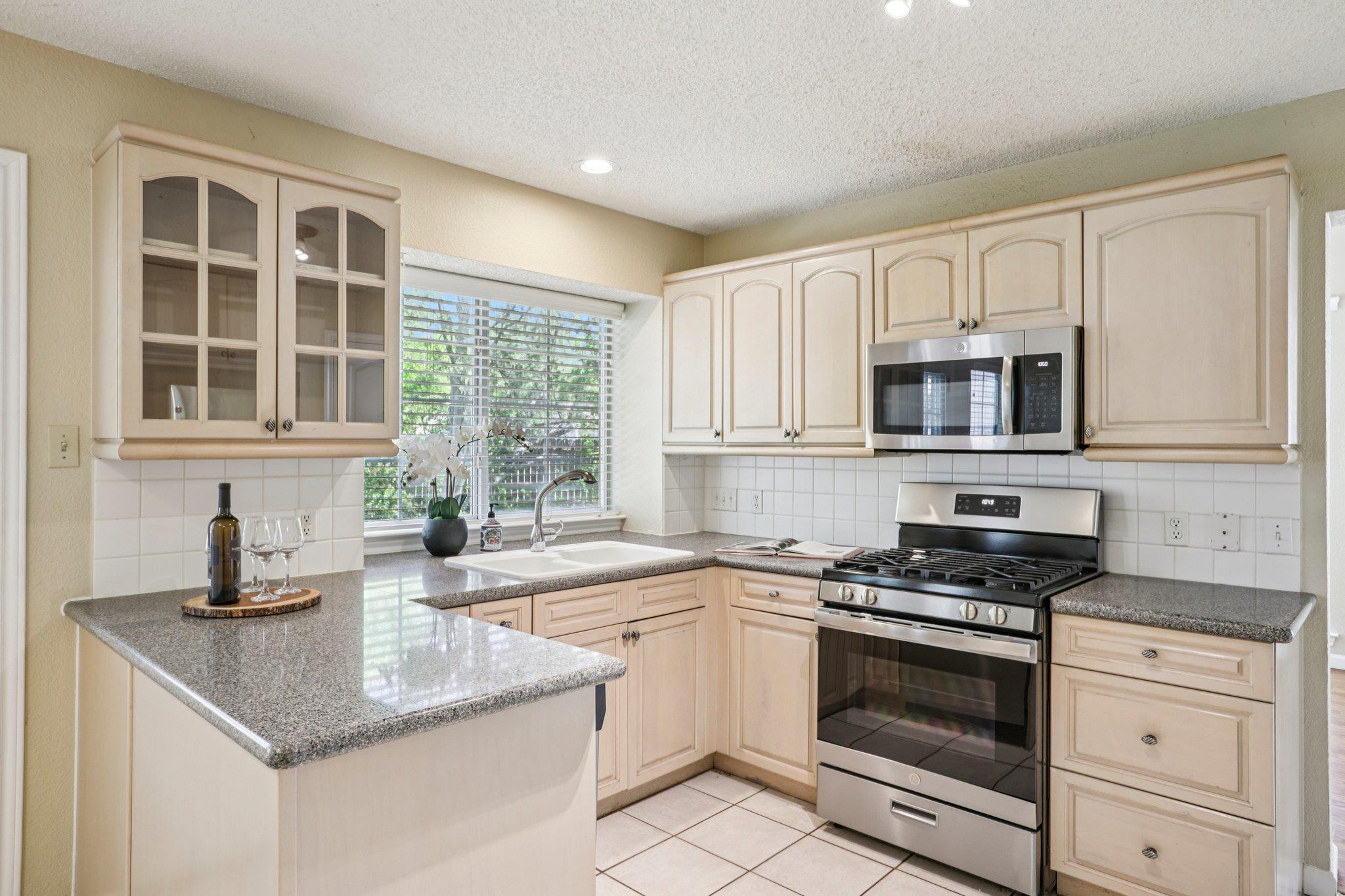 2812 Little Elm Trl, Cedar Park, TX 78613