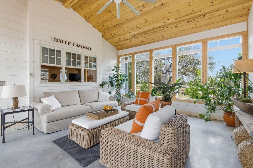 225 Cosmos Ln, Driftwood, TX 78619