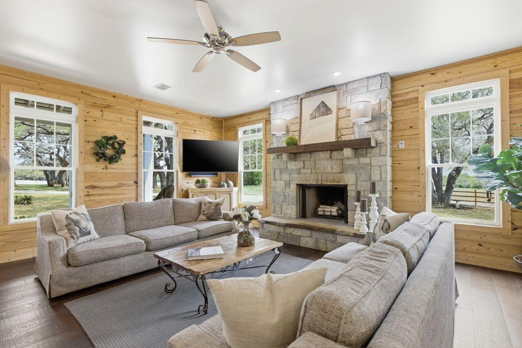 225 Cosmos Ln, Driftwood, TX 78619