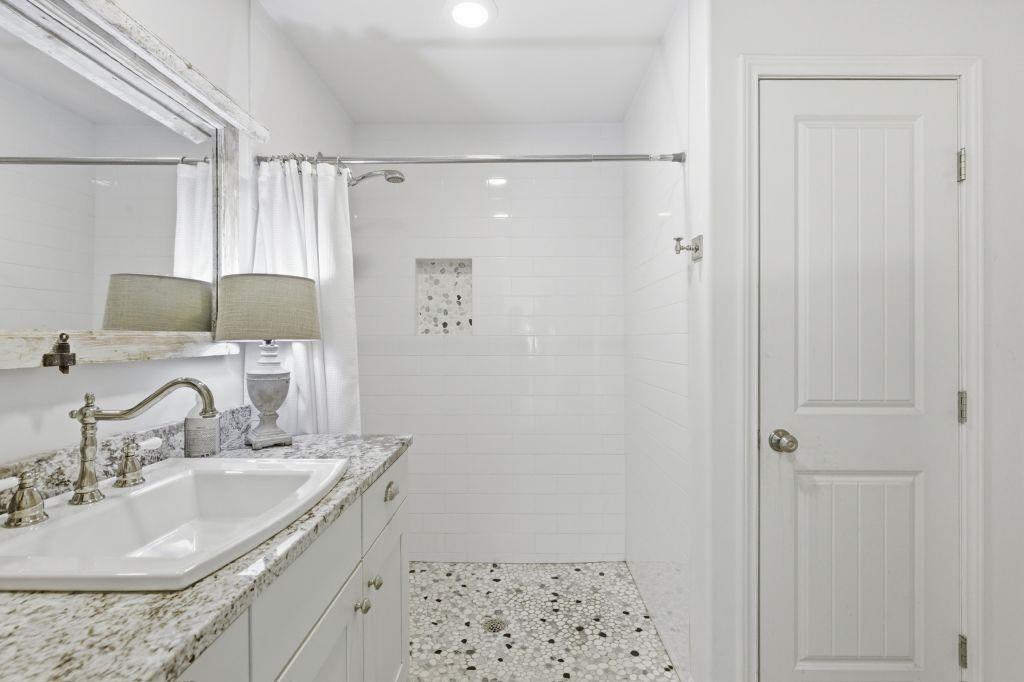 225 Cosmos Ln, Driftwood, TX 78619