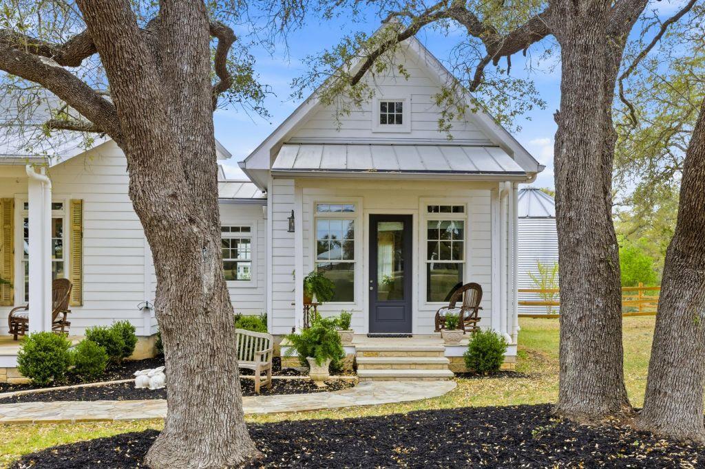 225 Cosmos Ln, Driftwood, TX 78619