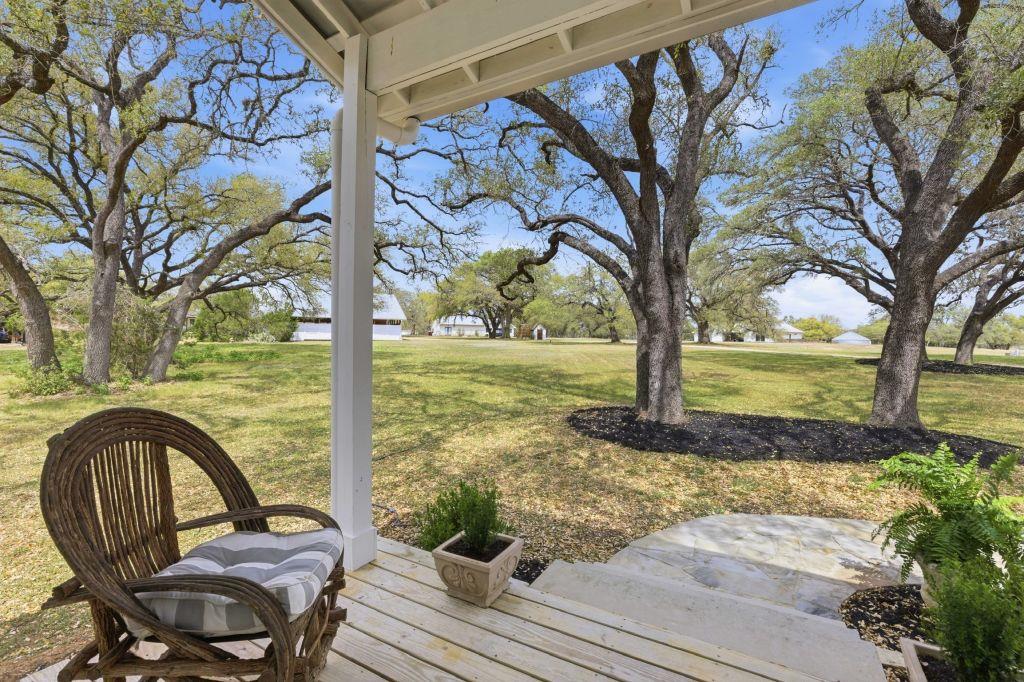 225 Cosmos Ln, Driftwood, TX 78619