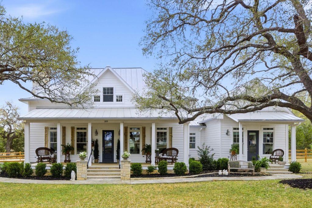 225 Cosmos Ln, Driftwood, TX 78619