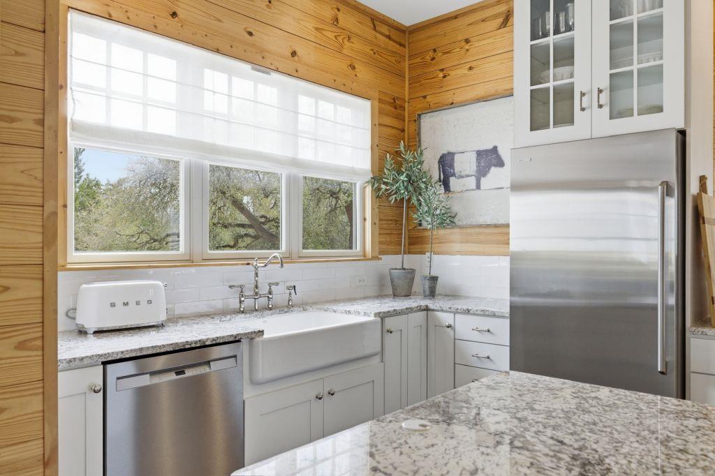 225 Cosmos Ln, Driftwood, TX 78619