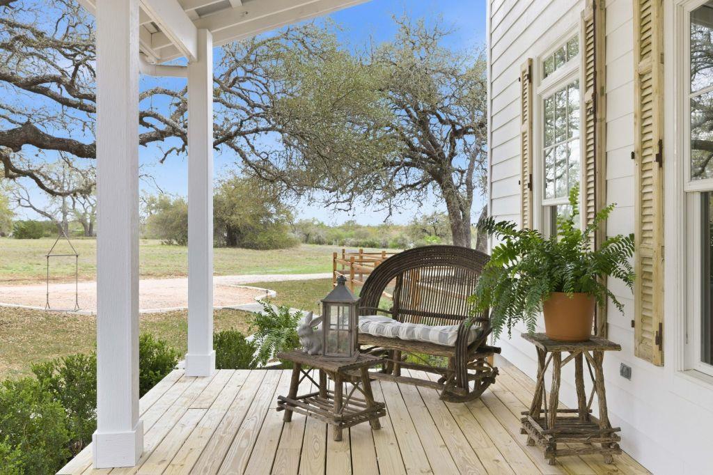 225 Cosmos Ln, Driftwood, TX 78619