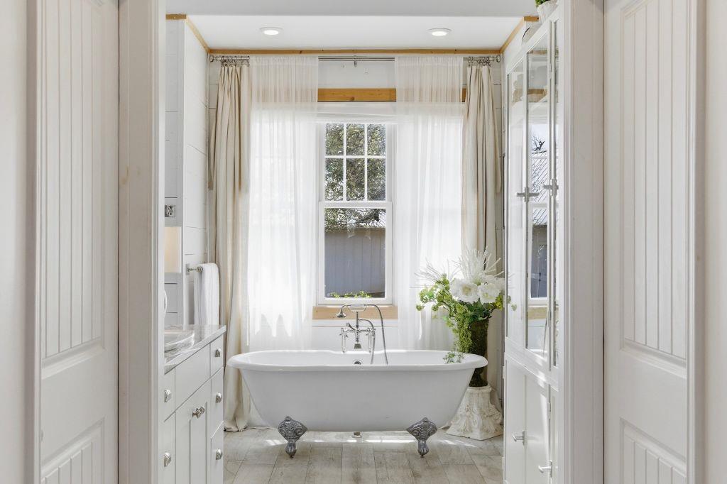 225 Cosmos Ln, Driftwood, TX 78619