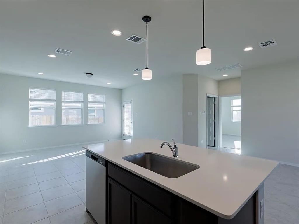 229 Gray Wolf Dr, San Marcos, TX 78666