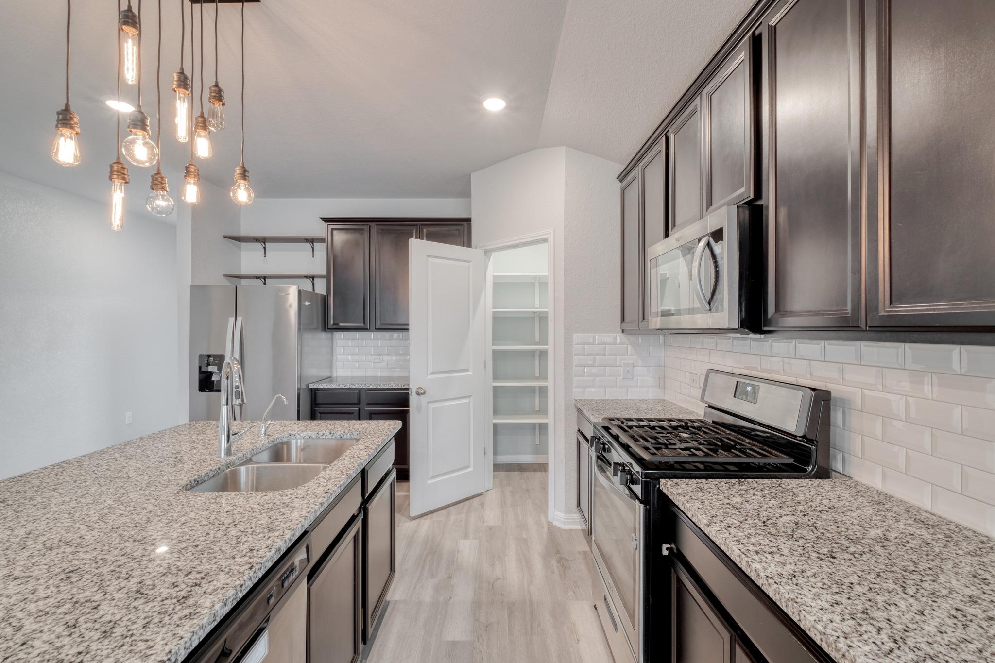 200 Waterway Ave, Hutto, TX 78634