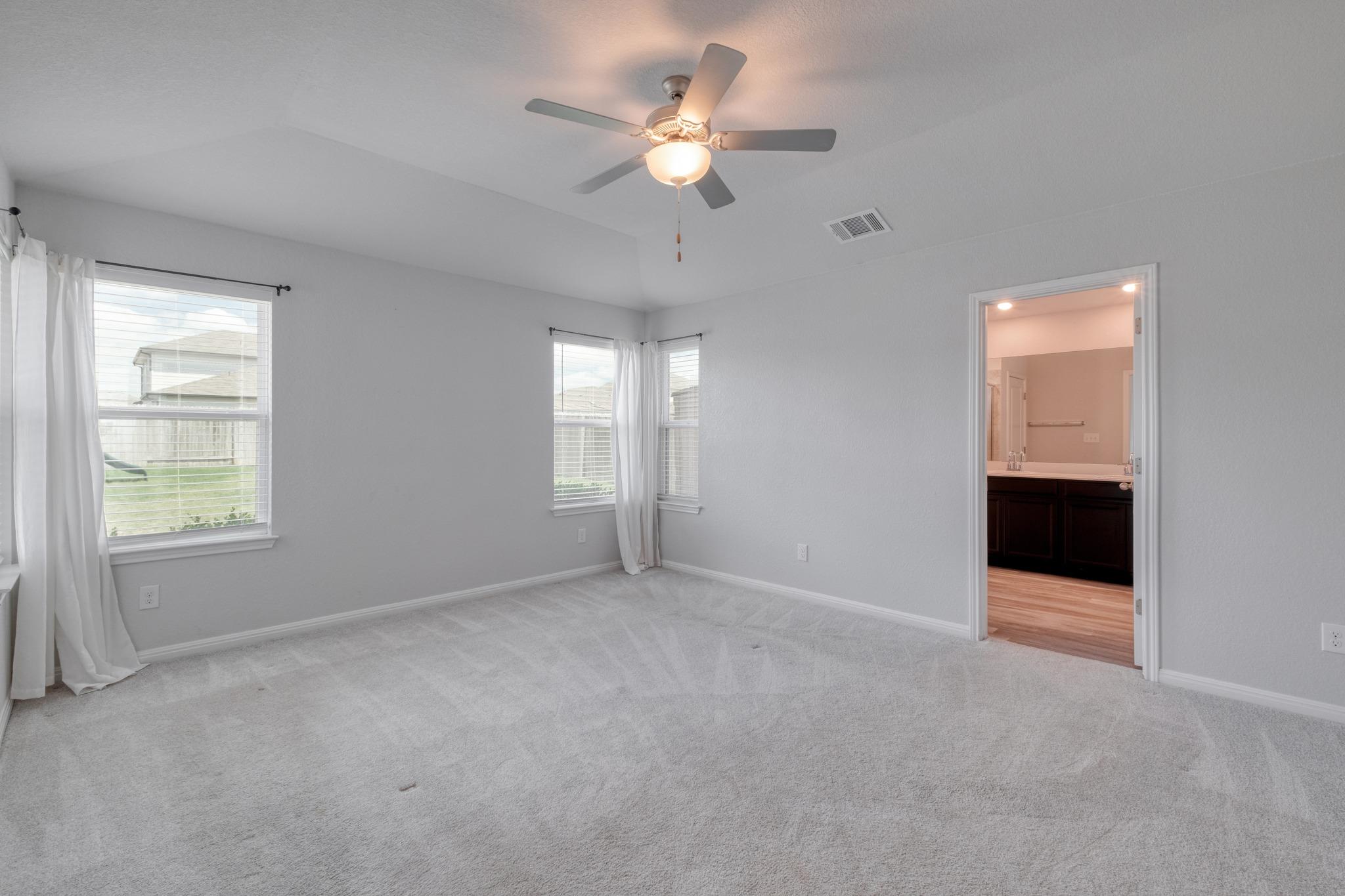 200 Waterway Ave, Hutto, TX 78634