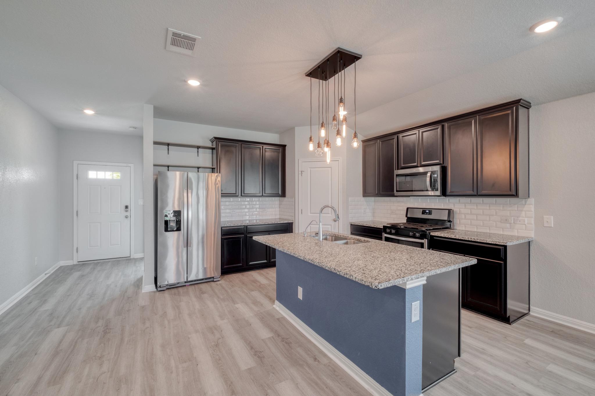 200 Waterway Ave, Hutto, TX 78634