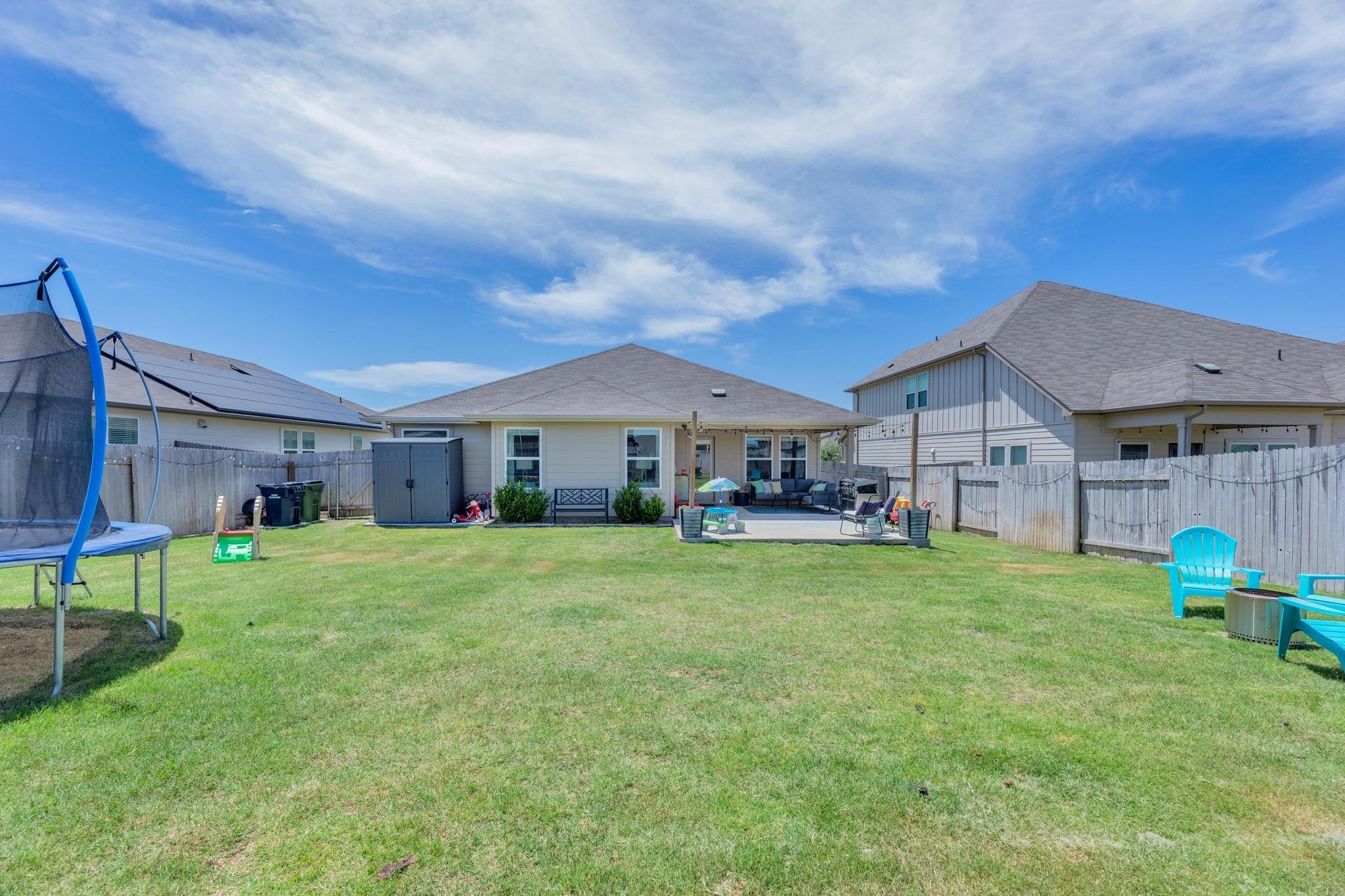 200 Waterway Ave, Hutto, TX 78634