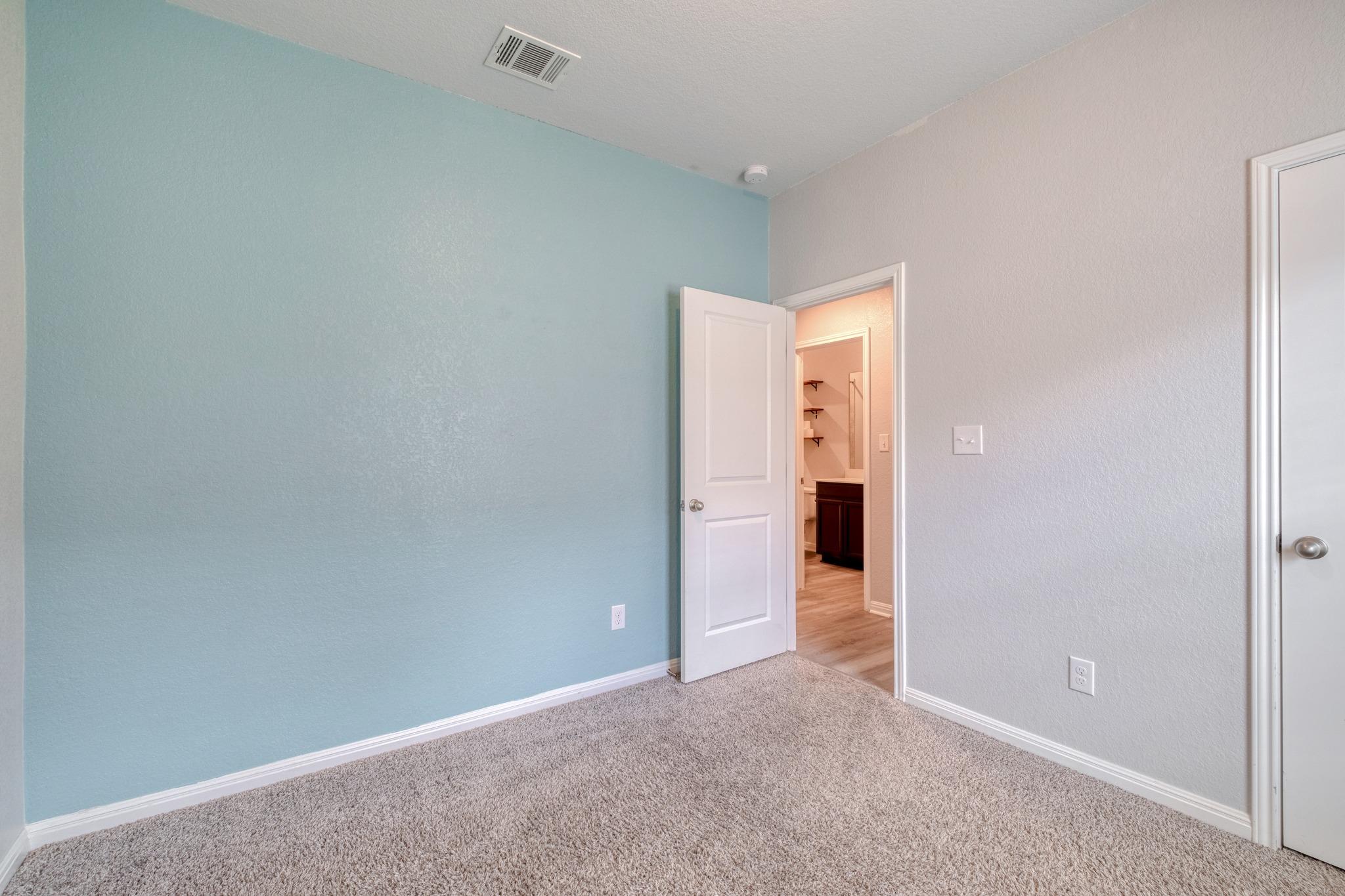 200 Waterway Ave, Hutto, TX 78634