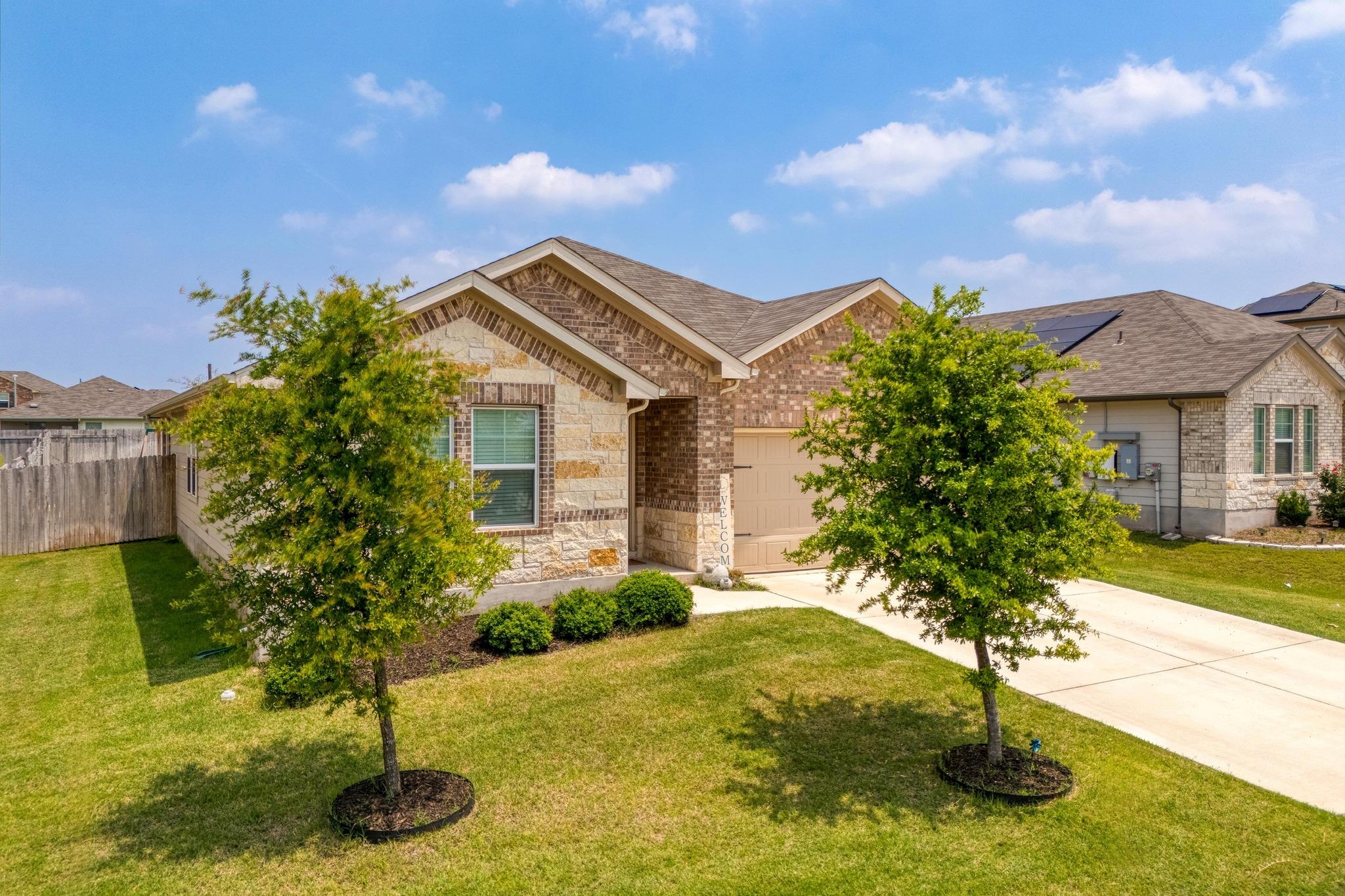 200 Waterway Ave, Hutto, TX 78634