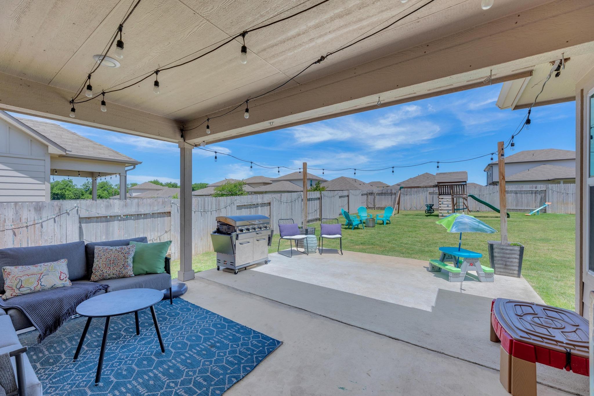 200 Waterway Ave, Hutto, TX 78634