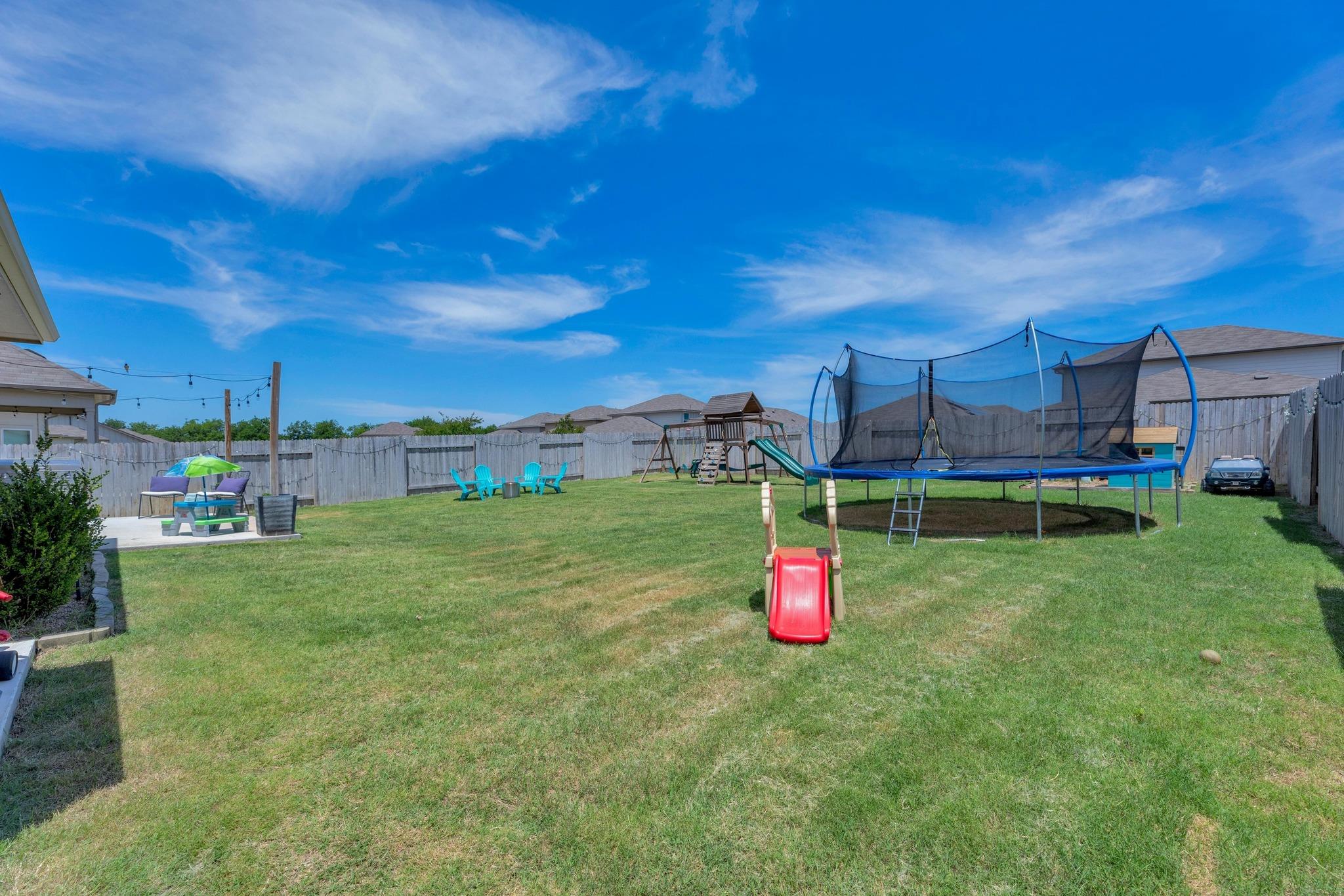 200 Waterway Ave, Hutto, TX 78634