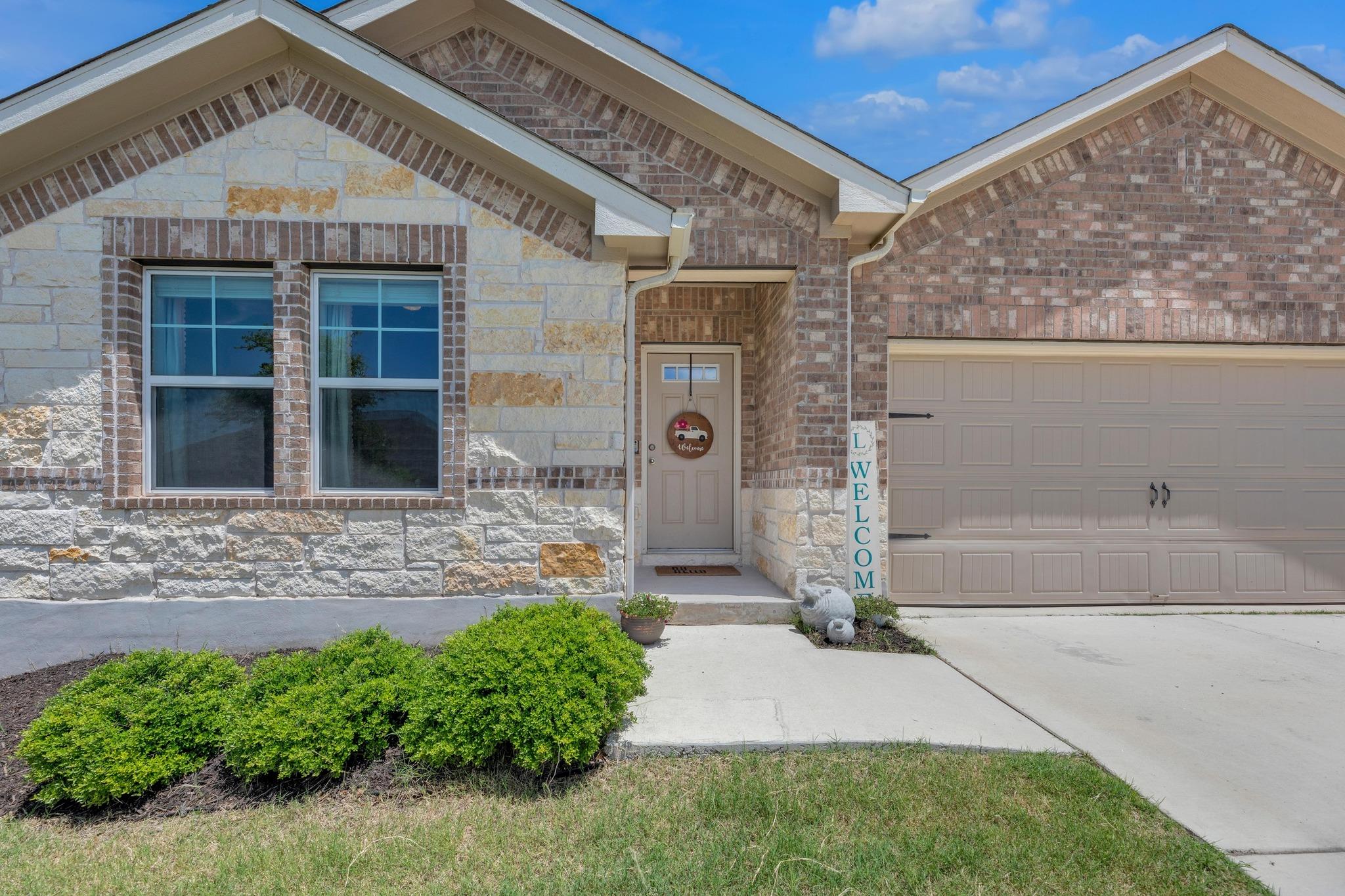 200 Waterway Ave, Hutto, TX 78634