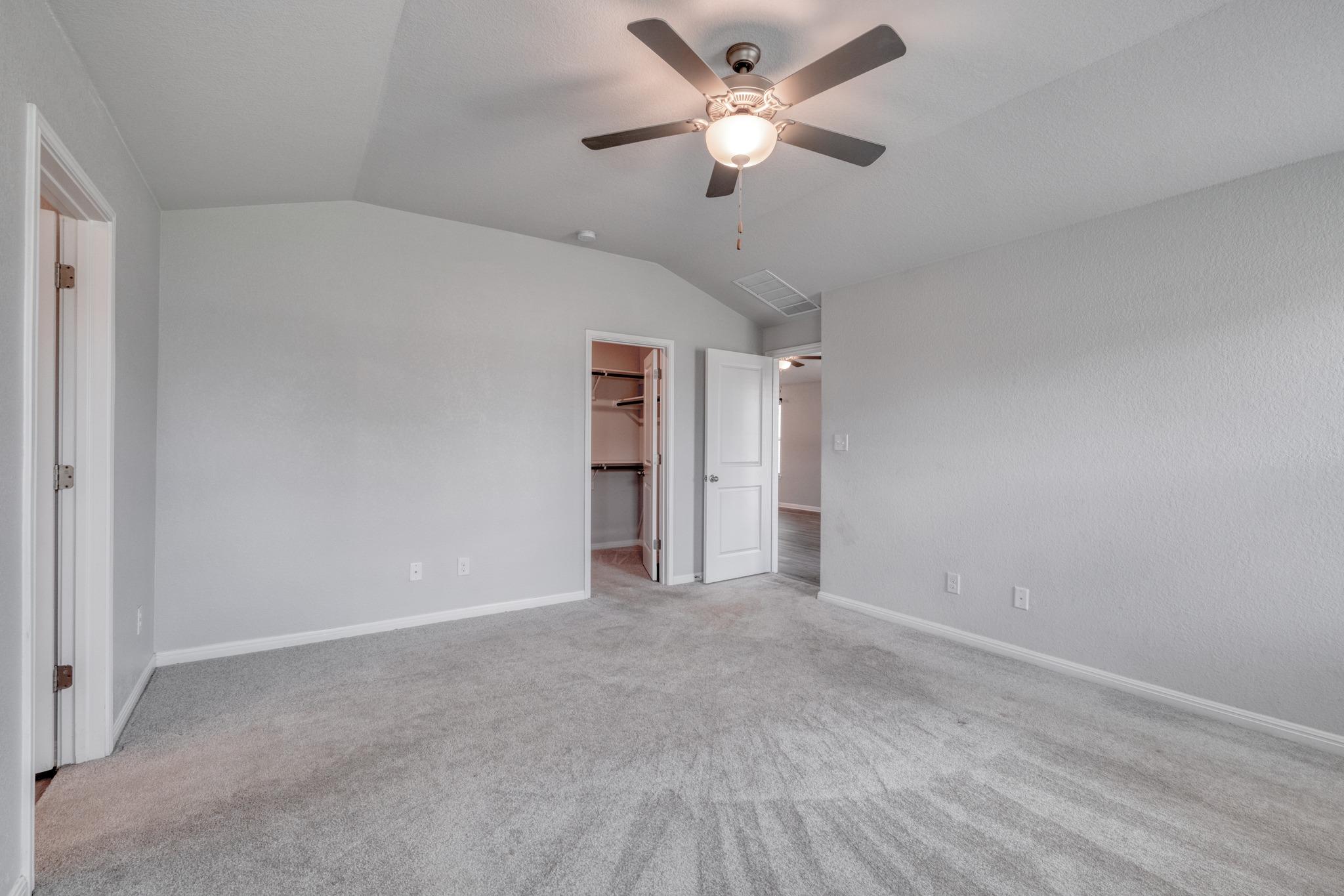 200 Waterway Ave, Hutto, TX 78634