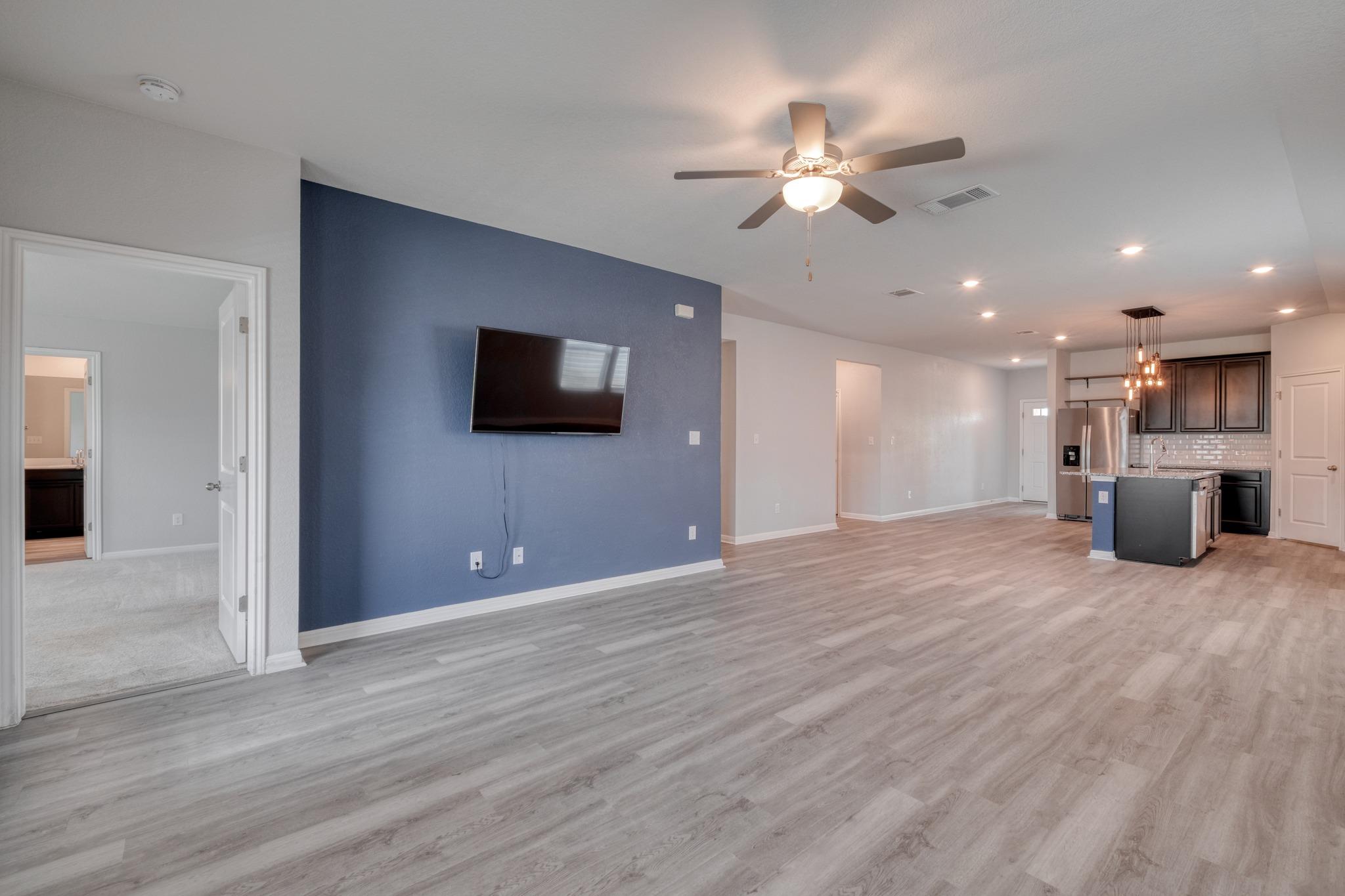 200 Waterway Ave, Hutto, TX 78634