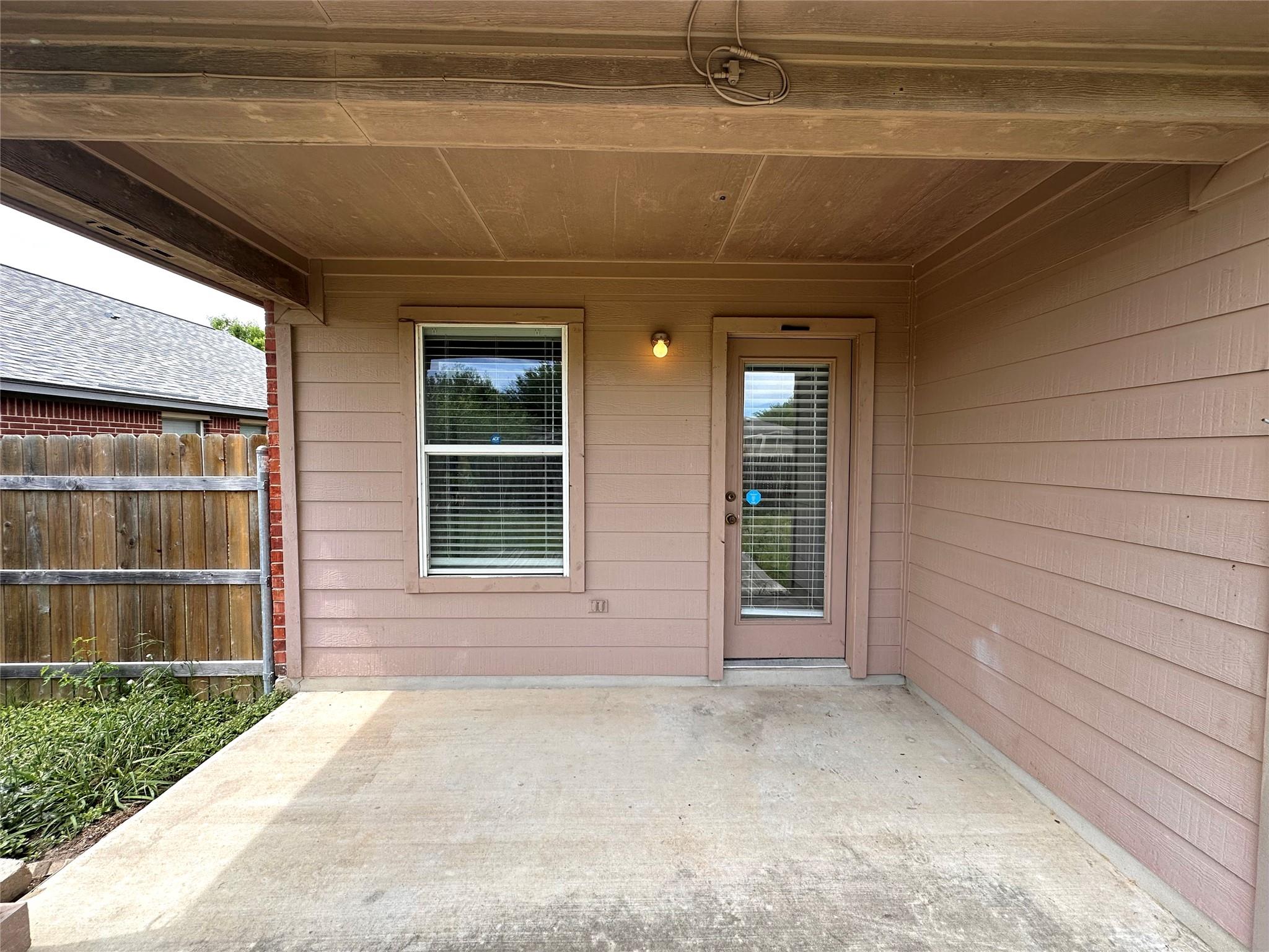 202 Lucky Clover Ln, Hutto, TX 78634