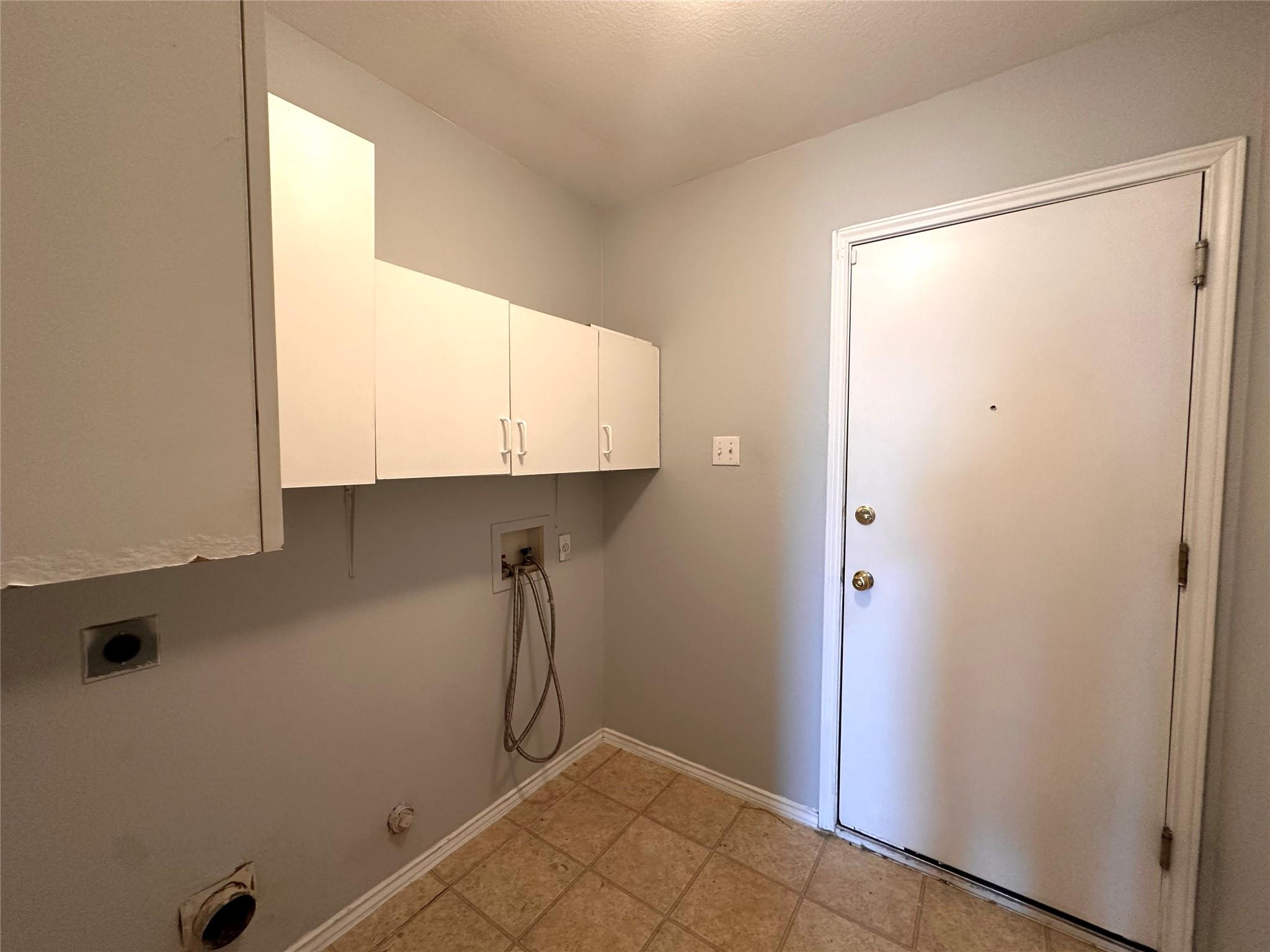 202 Lucky Clover Ln, Hutto, TX 78634