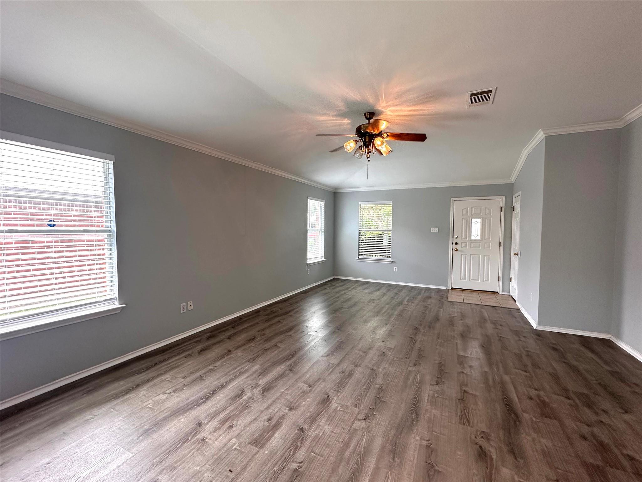 202 Lucky Clover Ln, Hutto, TX 78634