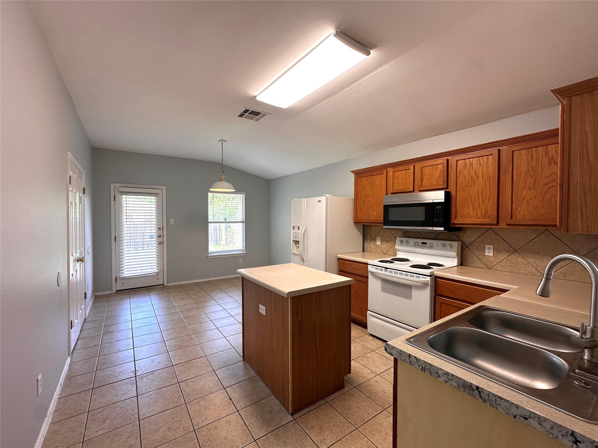 202 Lucky Clover Ln, Hutto, TX 78634