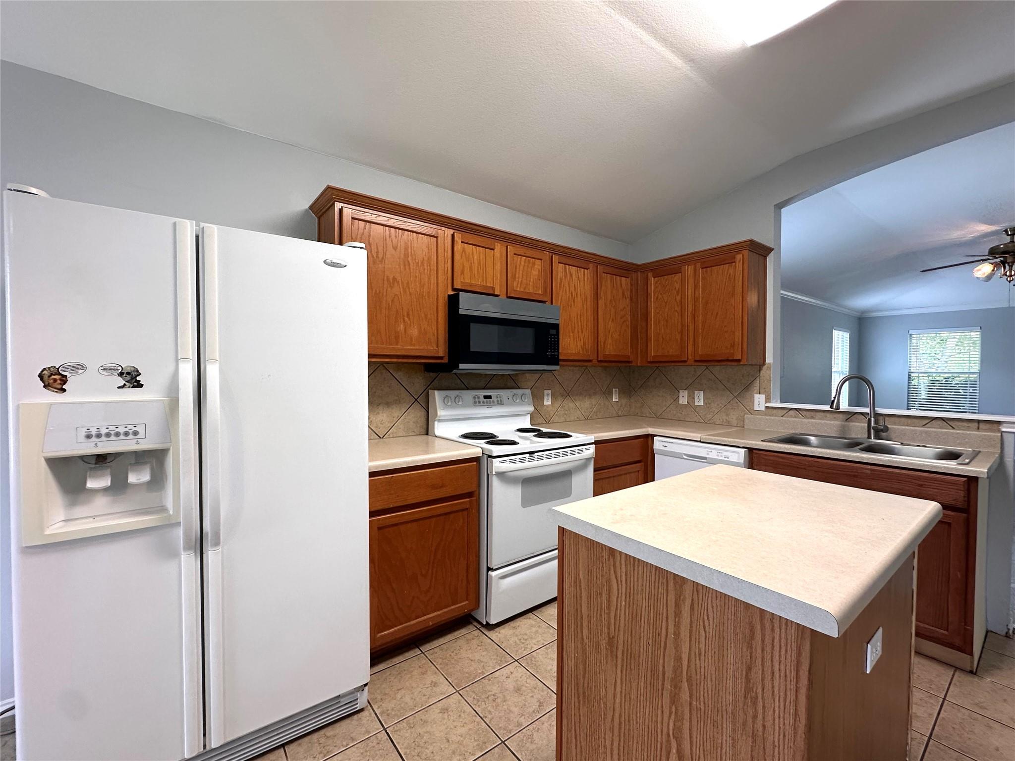 202 Lucky Clover Ln, Hutto, TX 78634