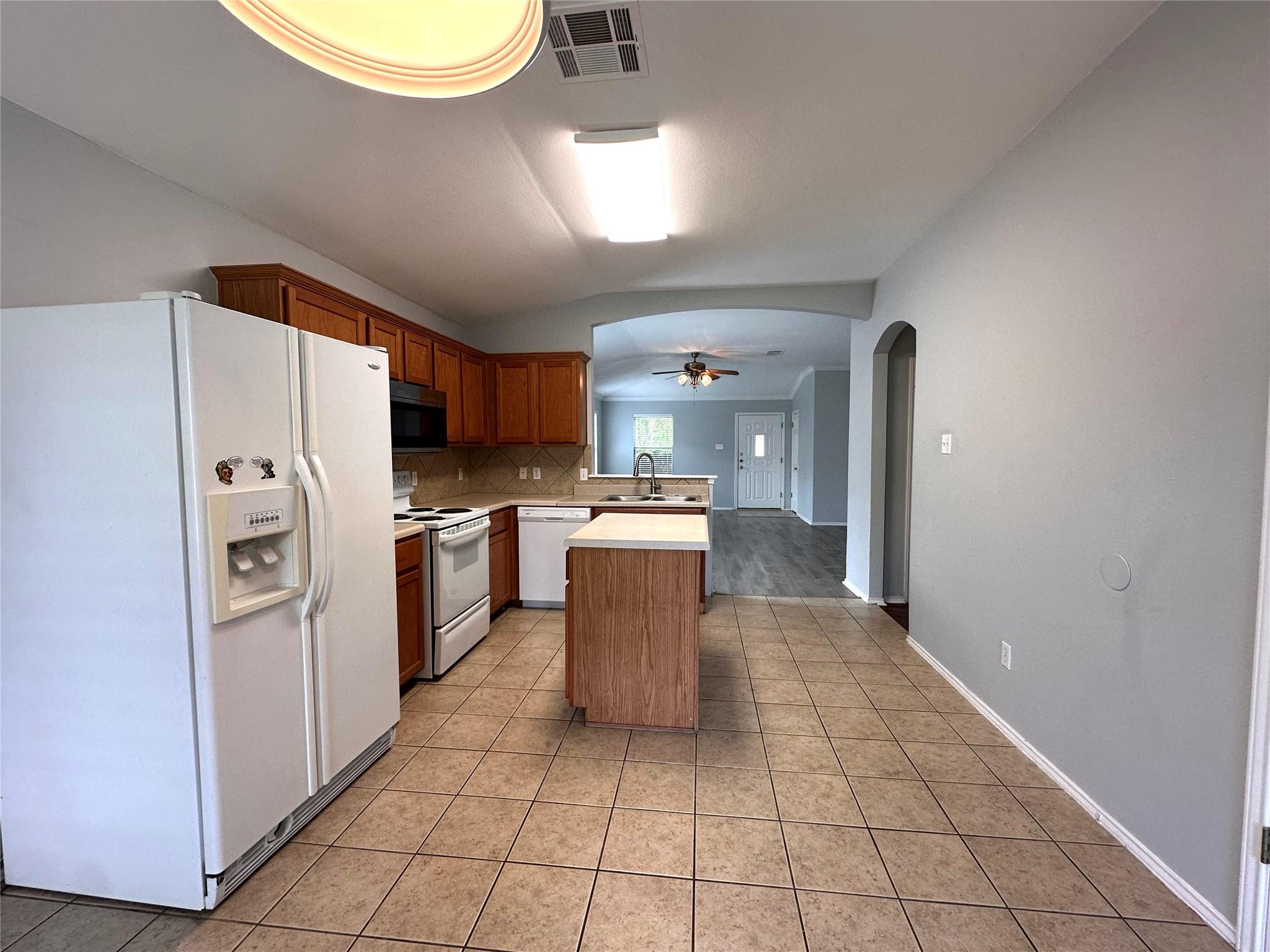 202 Lucky Clover Ln, Hutto, TX 78634