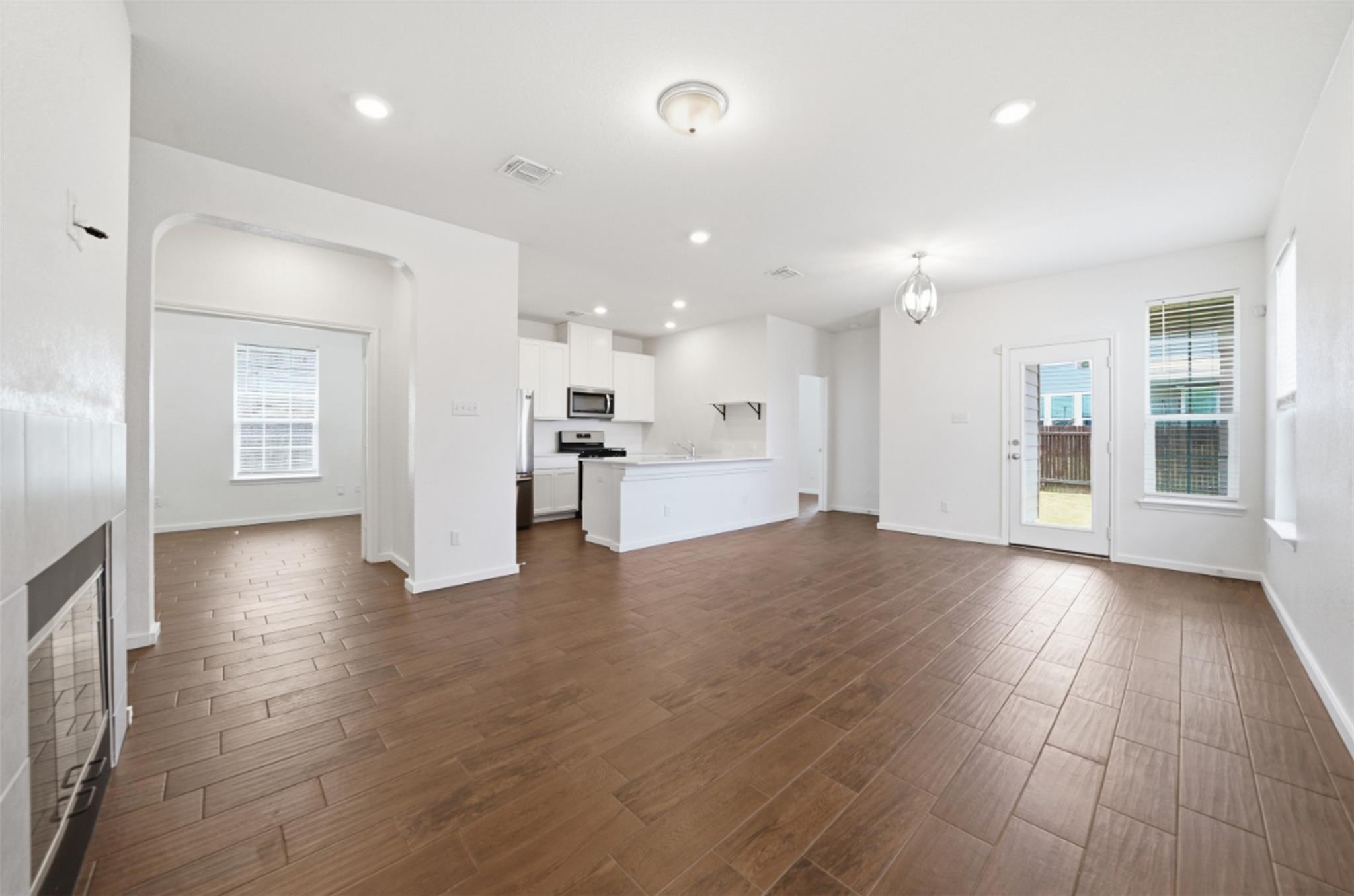 225 Danablu Dr, Hutto, TX 78634