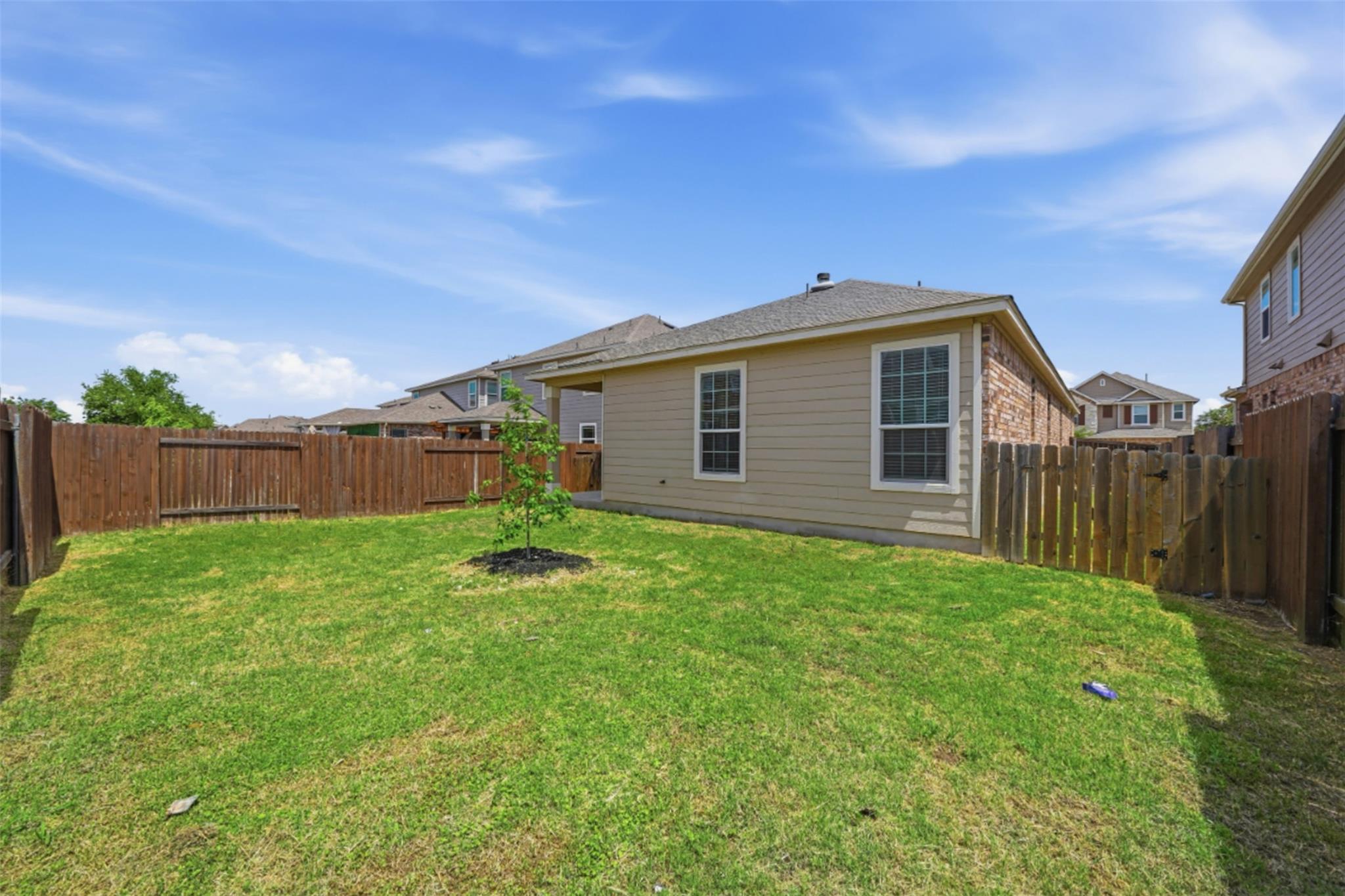 225 Danablu Dr, Hutto, TX 78634