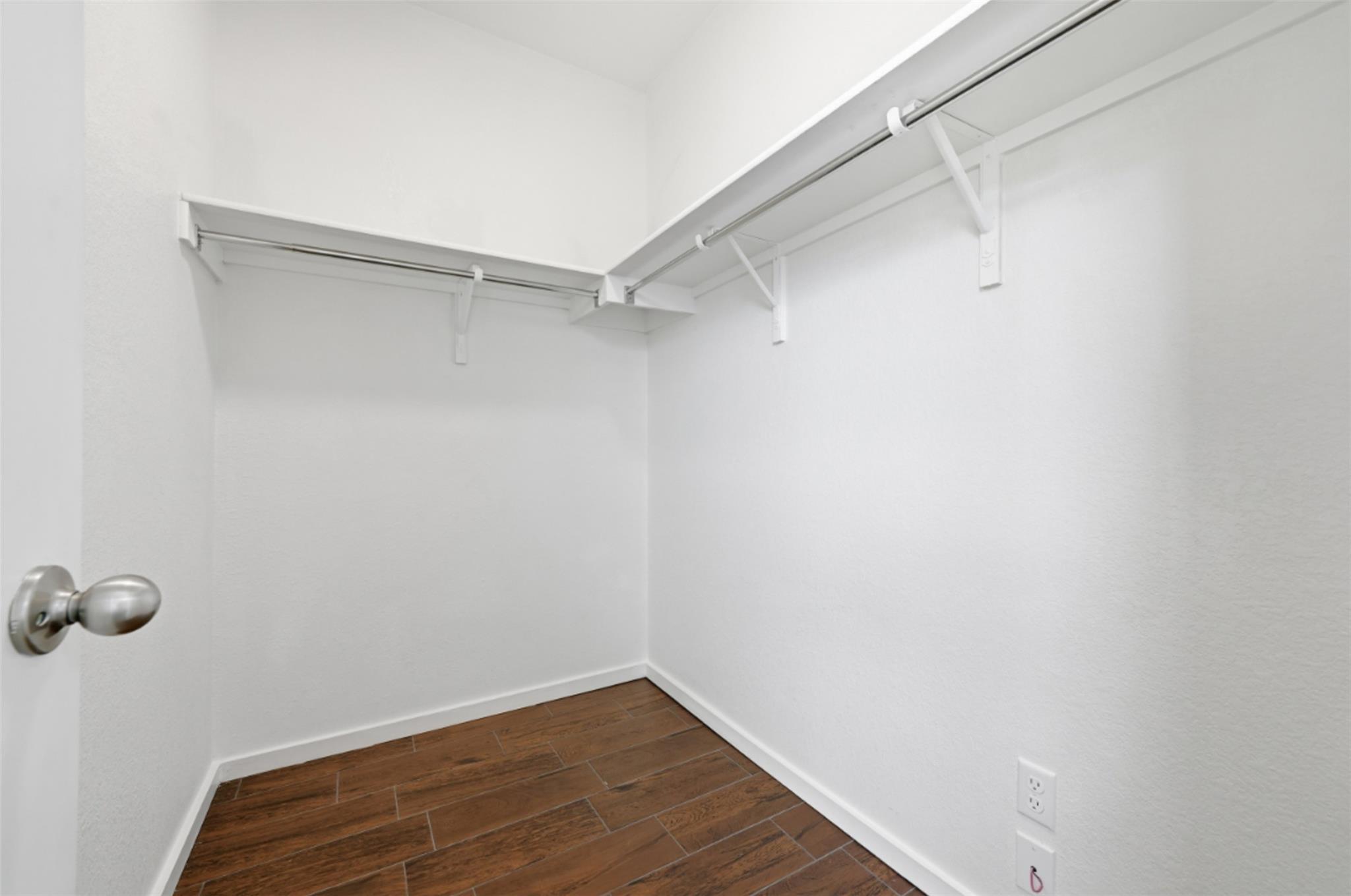 225 Danablu Dr, Hutto, TX 78634