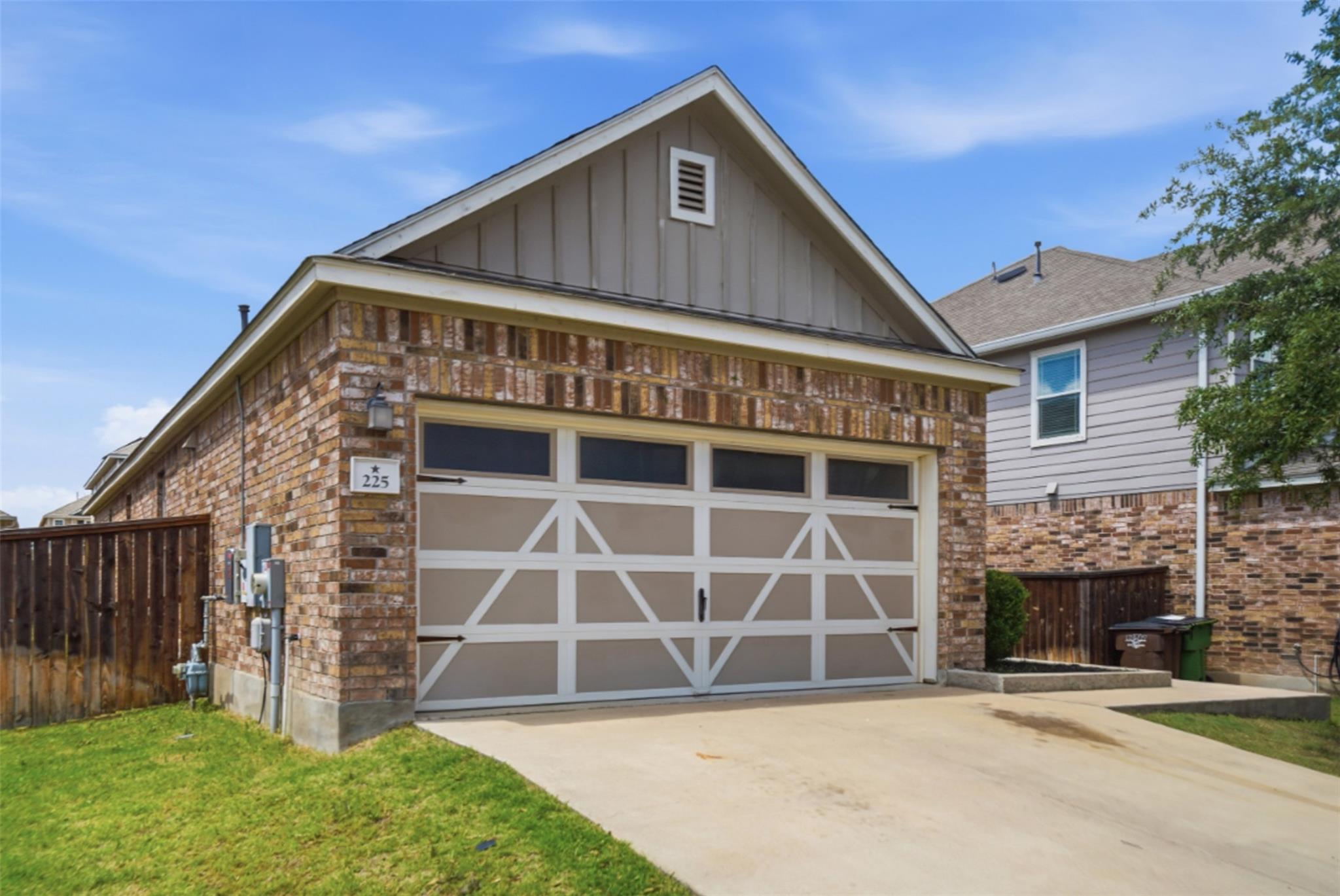 225 Danablu Dr, Hutto, TX 78634