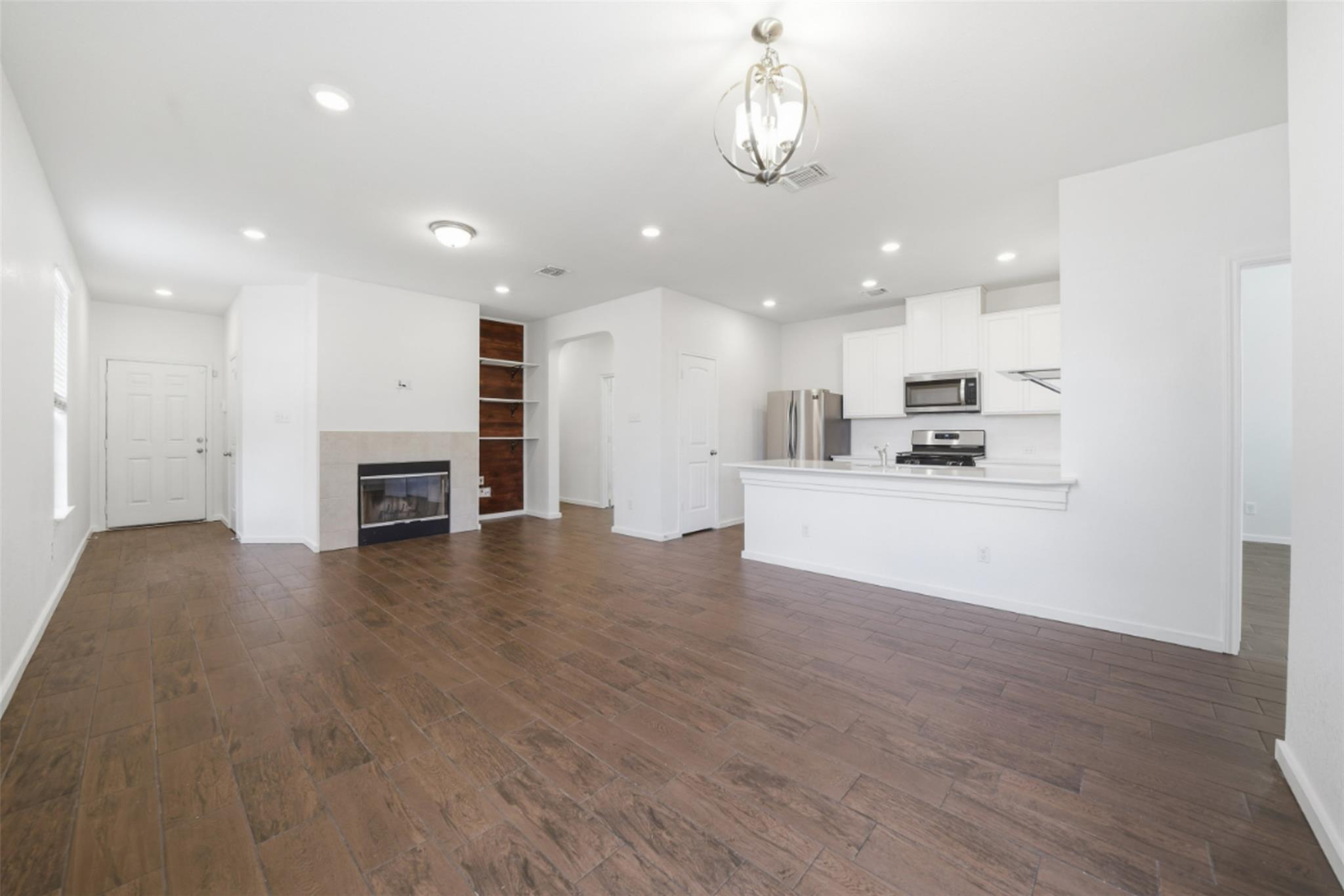 225 Danablu Dr, Hutto, TX 78634