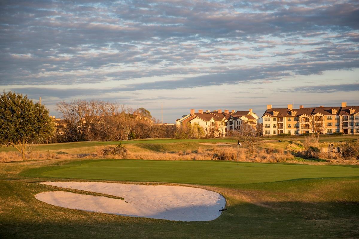 225 Danablu Dr, Hutto, TX 78634