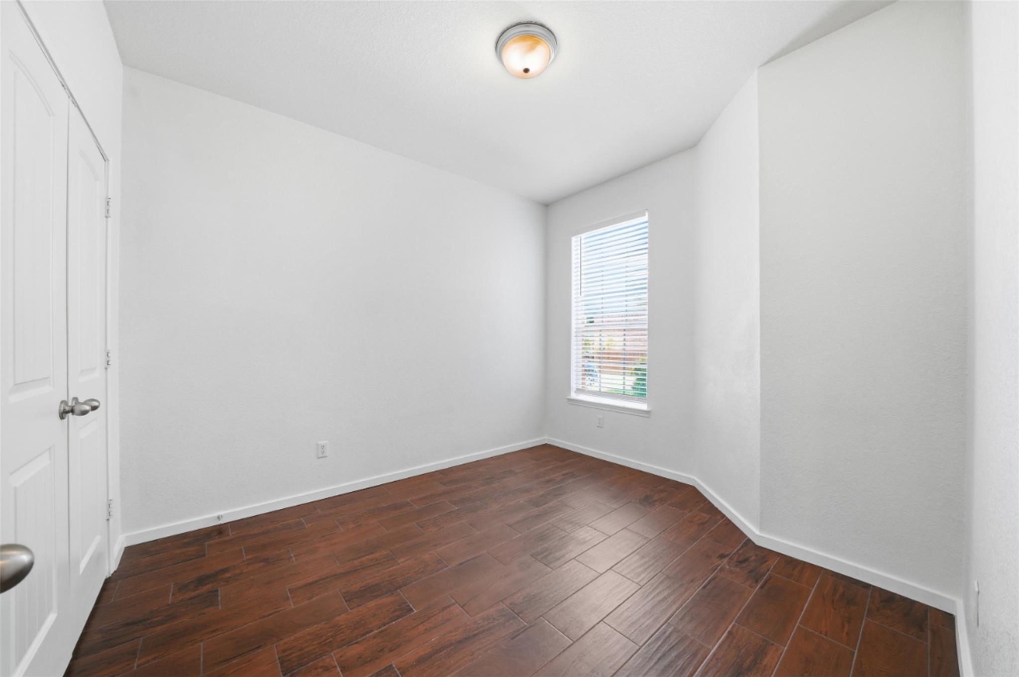 225 Danablu Dr, Hutto, TX 78634