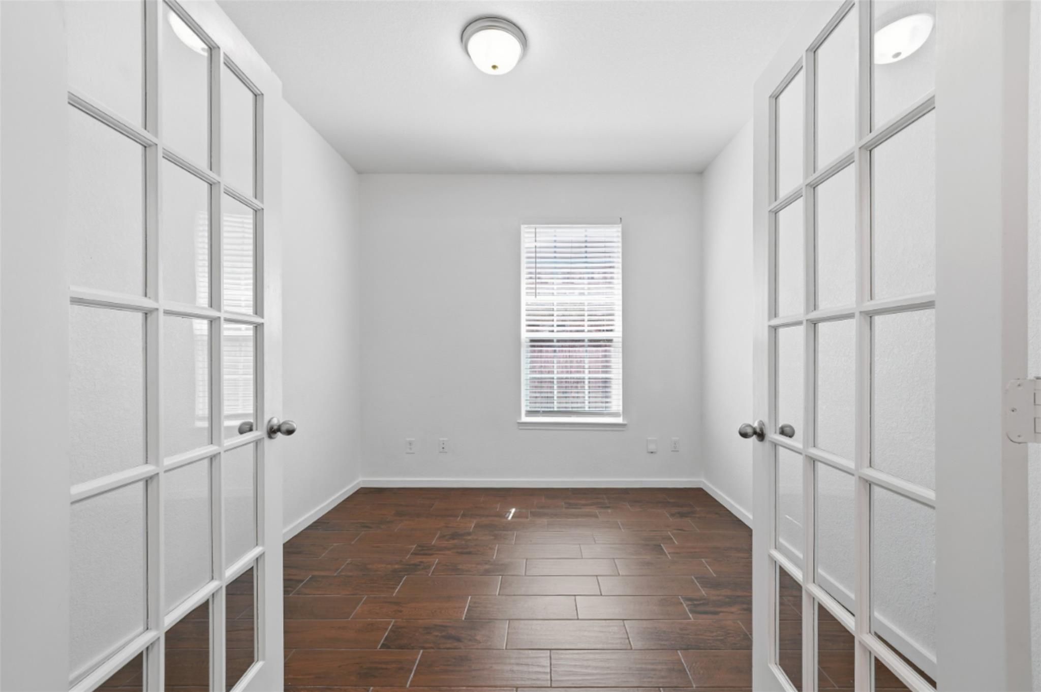 225 Danablu Dr, Hutto, TX 78634