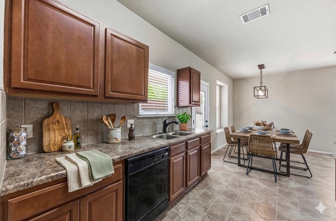 164 Regent Cv, Kyle, TX 78640