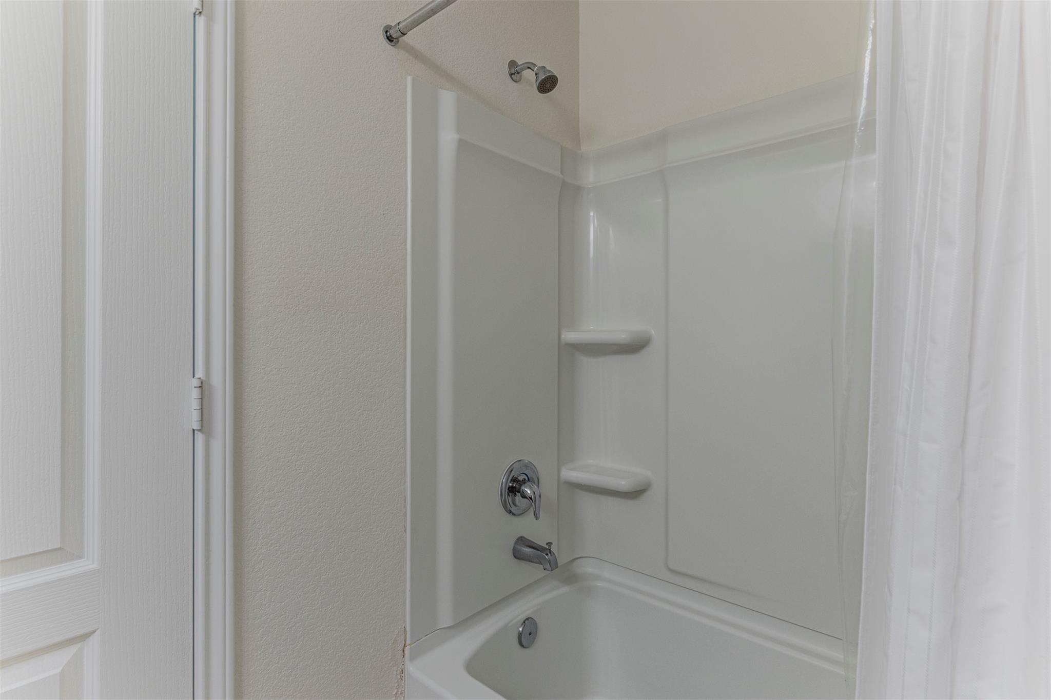 728 Bailey Park Dr, Jarrell, TX 76537