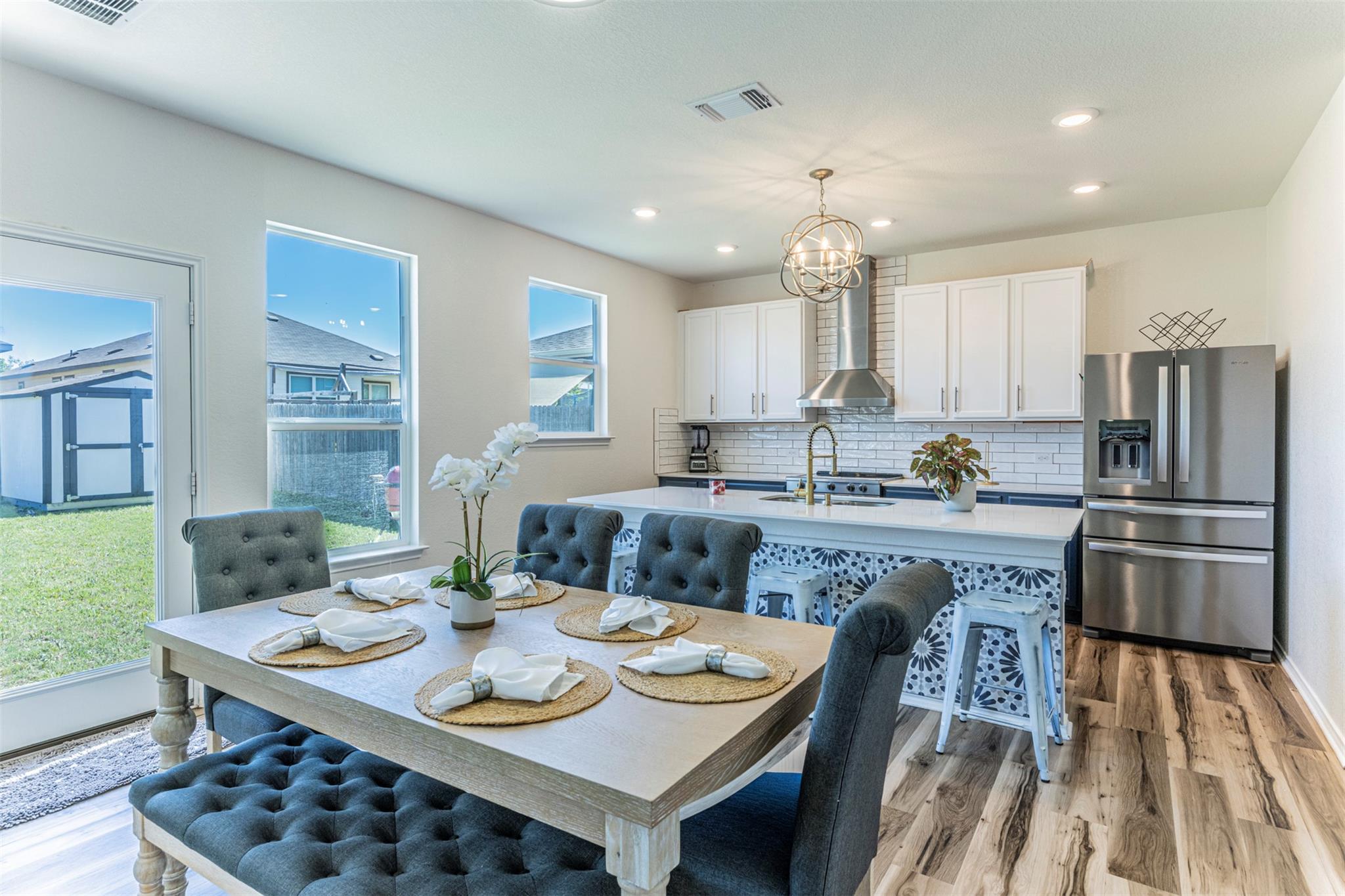 728 Bailey Park Dr, Jarrell, TX 76537