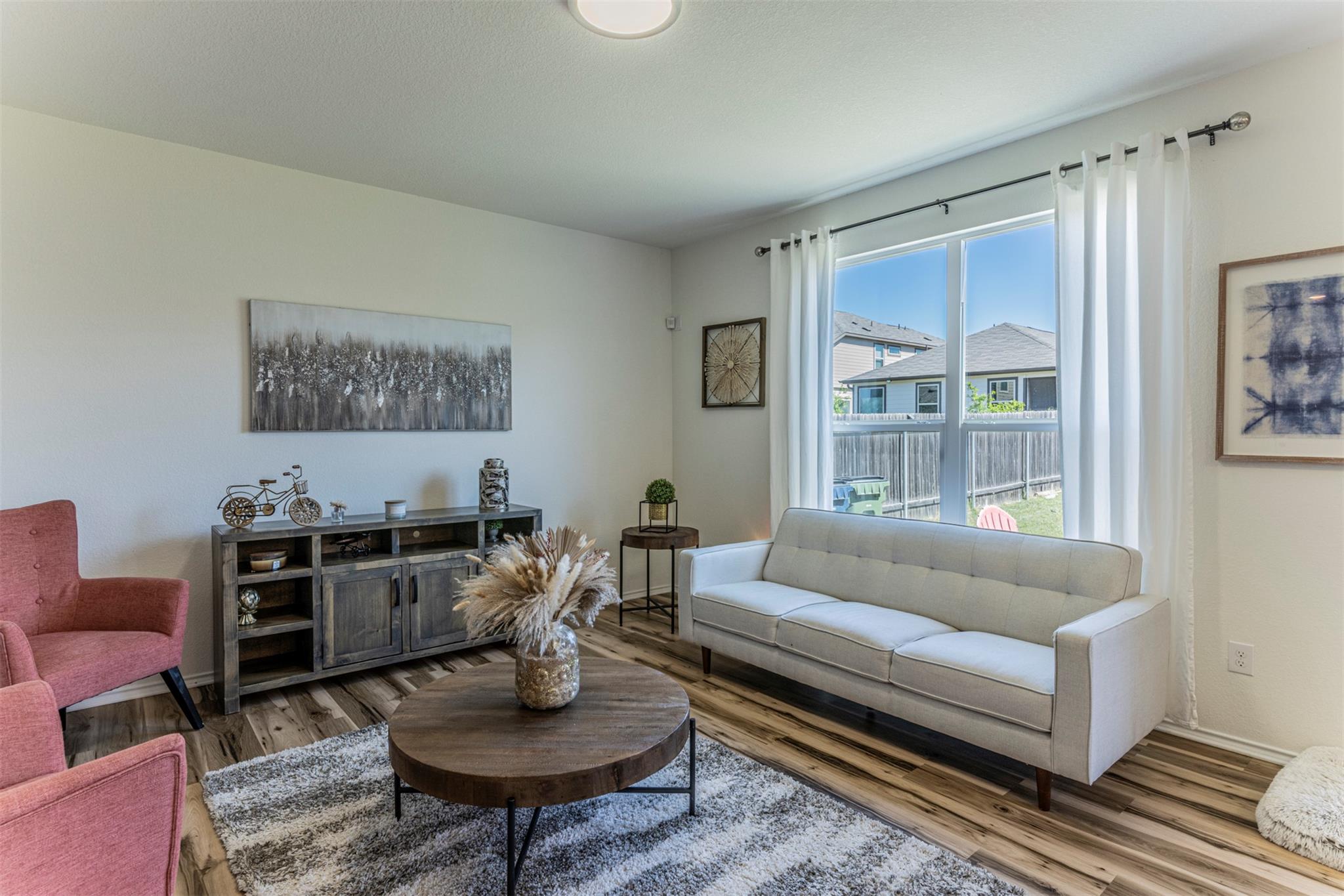 728 Bailey Park Dr, Jarrell, TX 76537